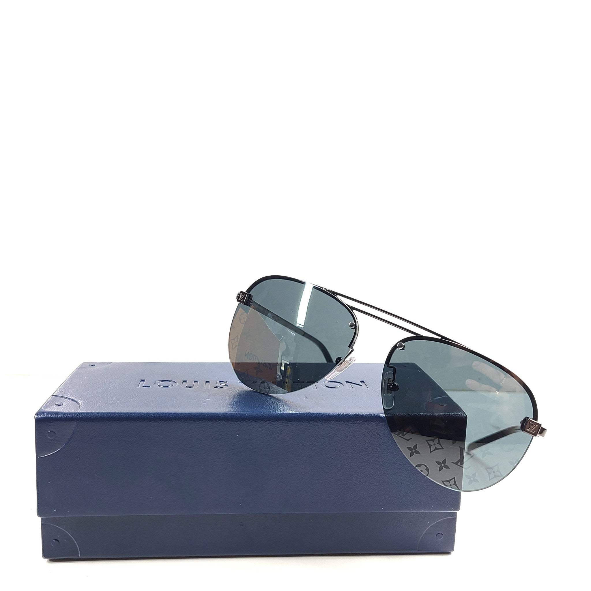Louis Vuitton Men's Clockwise Sunglasses Dark Gun Monogram Z1019E Aviator NEW