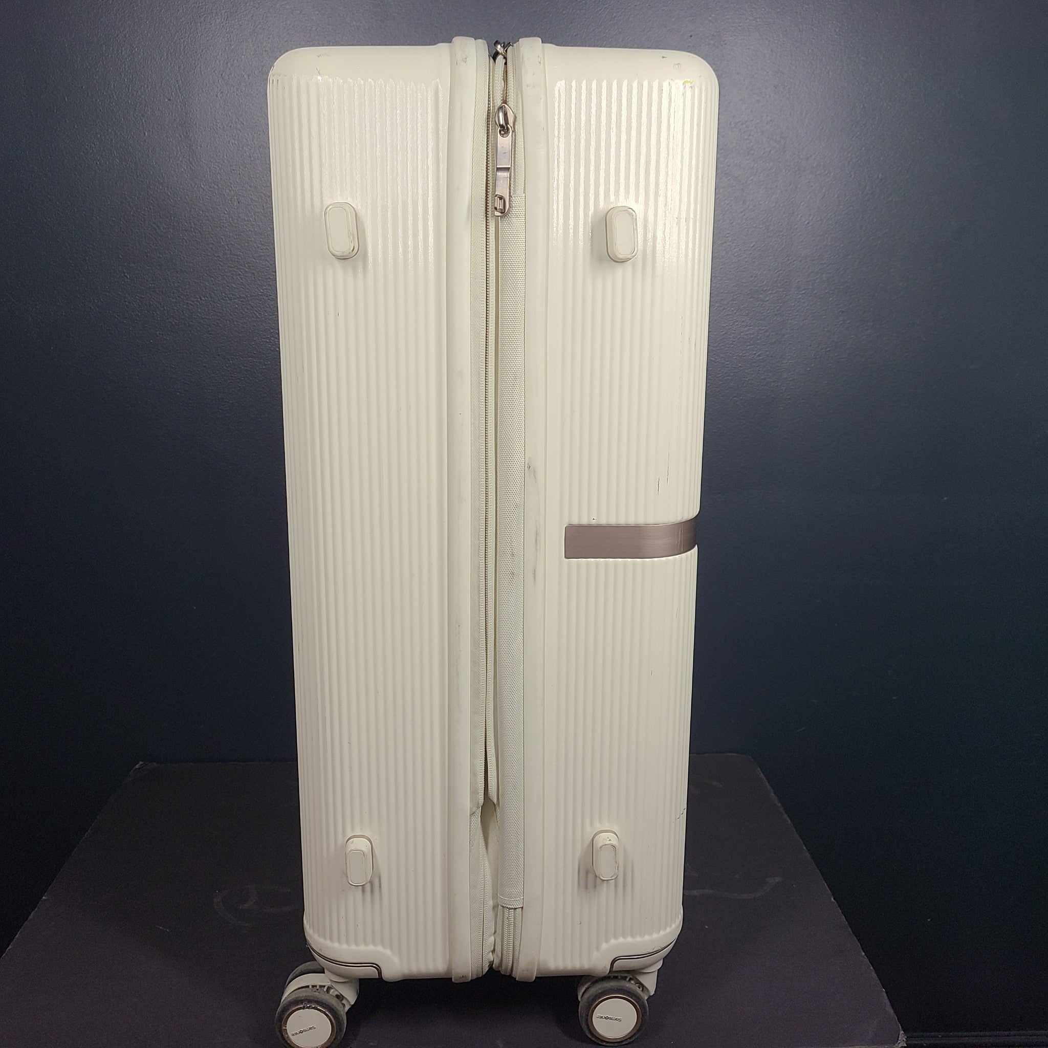 Samsonite Minter 29" Spinner Luxury Suitcase Hardside Lightweight TSA Lock Ivory