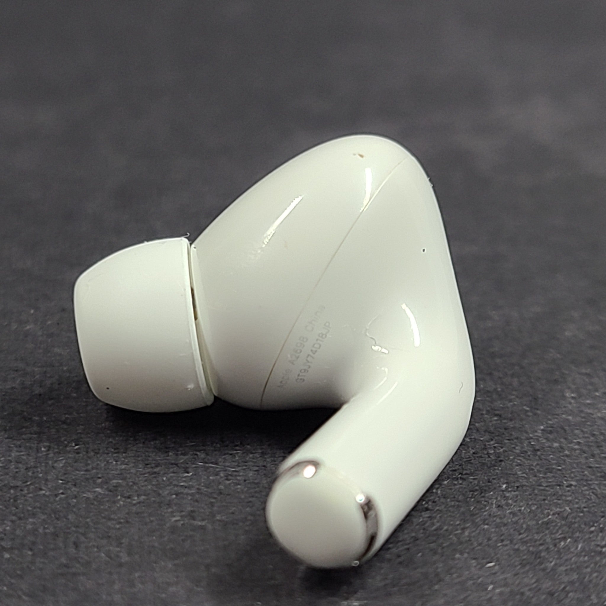 Genuine Apple AirPods OEM Pro 2nd Gen. A2698 Lightning RIGHT SIDE ONLY VN