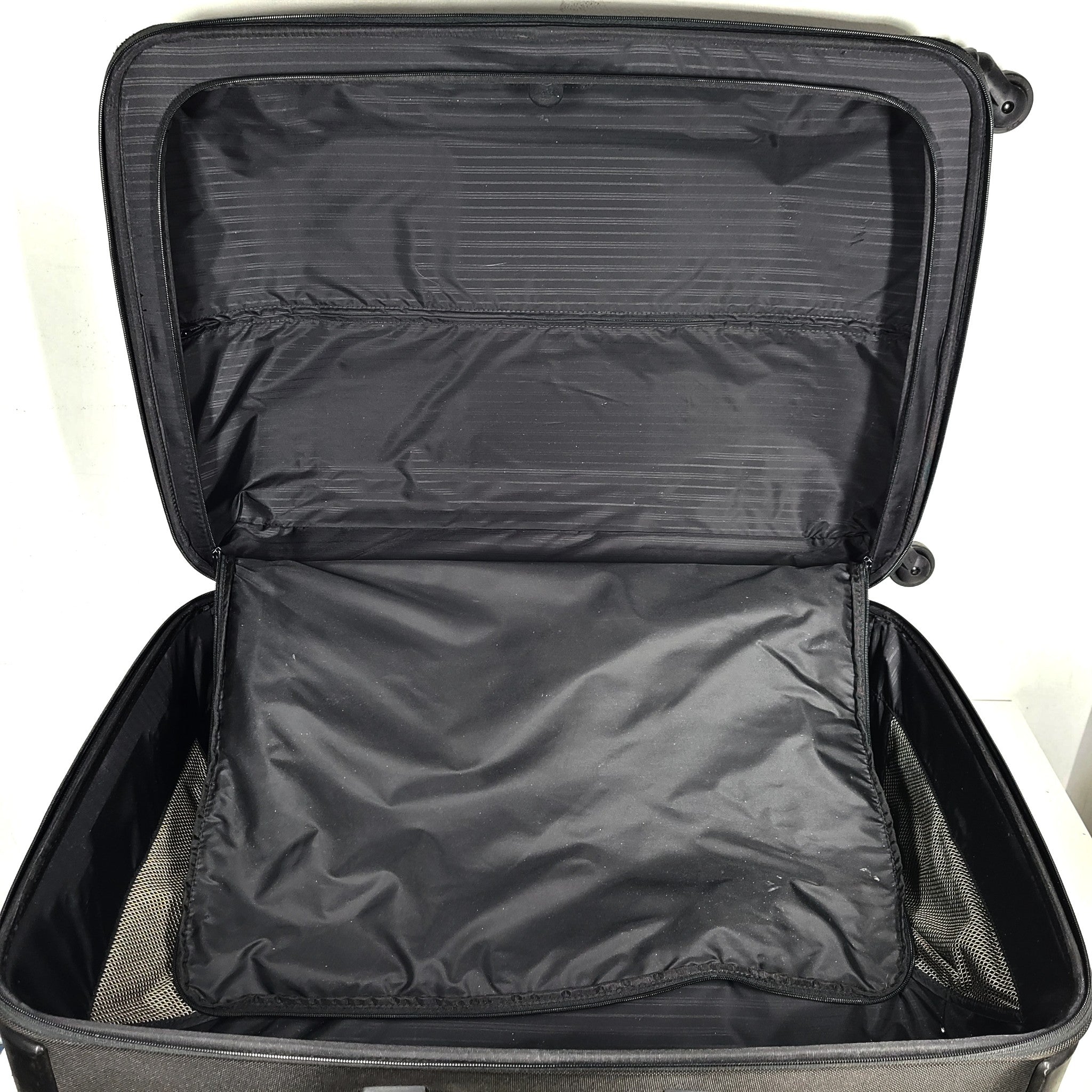 Tumi Alpha 31" Extra Large Extended Trip Spinner Luggage Suitcase Black READ!!