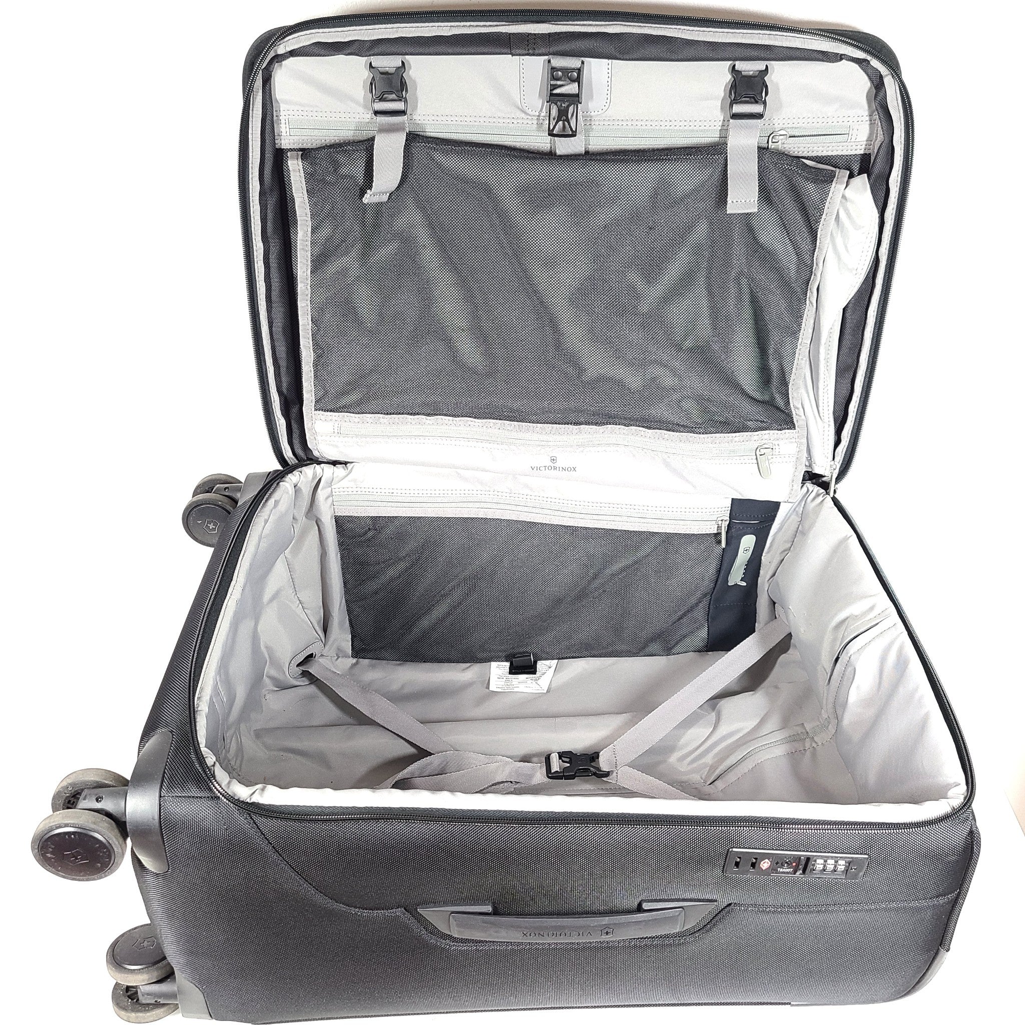 Victorinox 25" VX Avenue Softside Spinner Suitcase Luggage Black Locking 605920