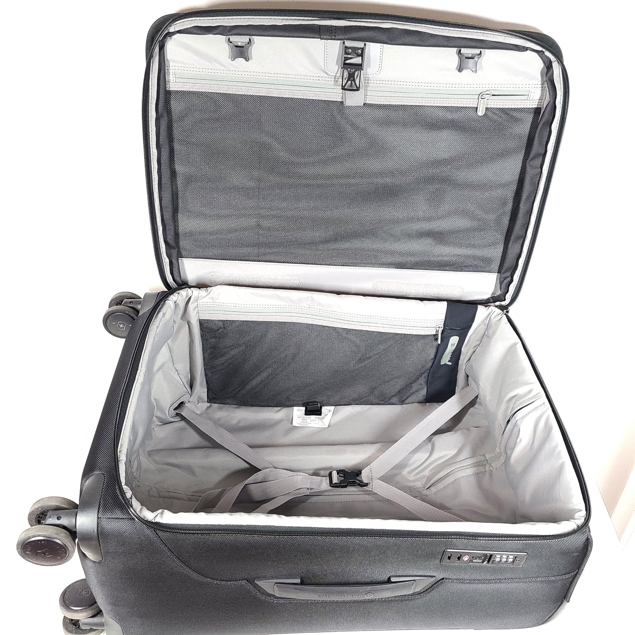 Victorinox 25" VX Avenue Softside Spinner Suitcase Luggage Black Locking 605920