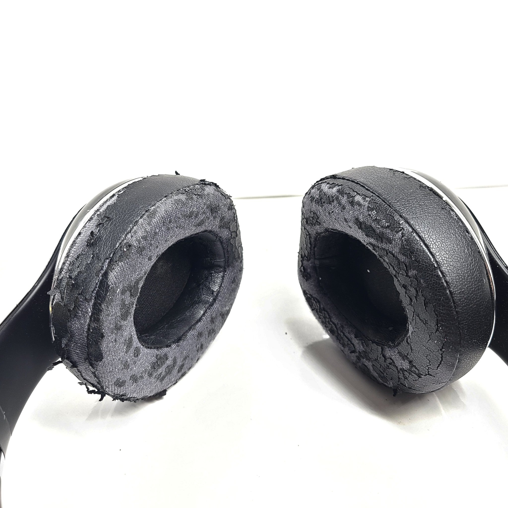 Beats by Dr. Dre Studio2 Wireless Bluetooth Headphones Black - B0501 READ!!