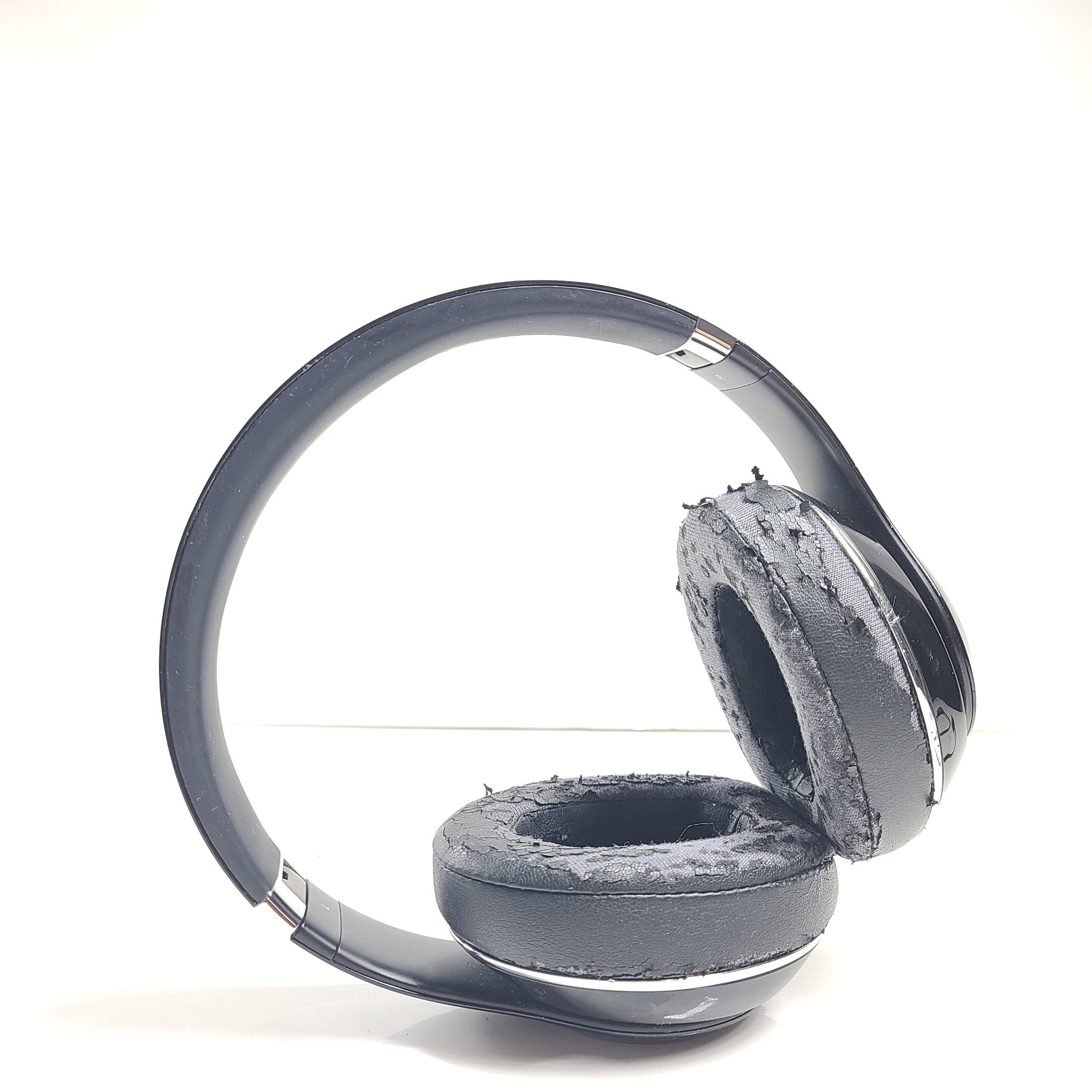 Beats by Dr. Dre Studio2 Wireless Bluetooth Headphones Black - B0501 READ!!