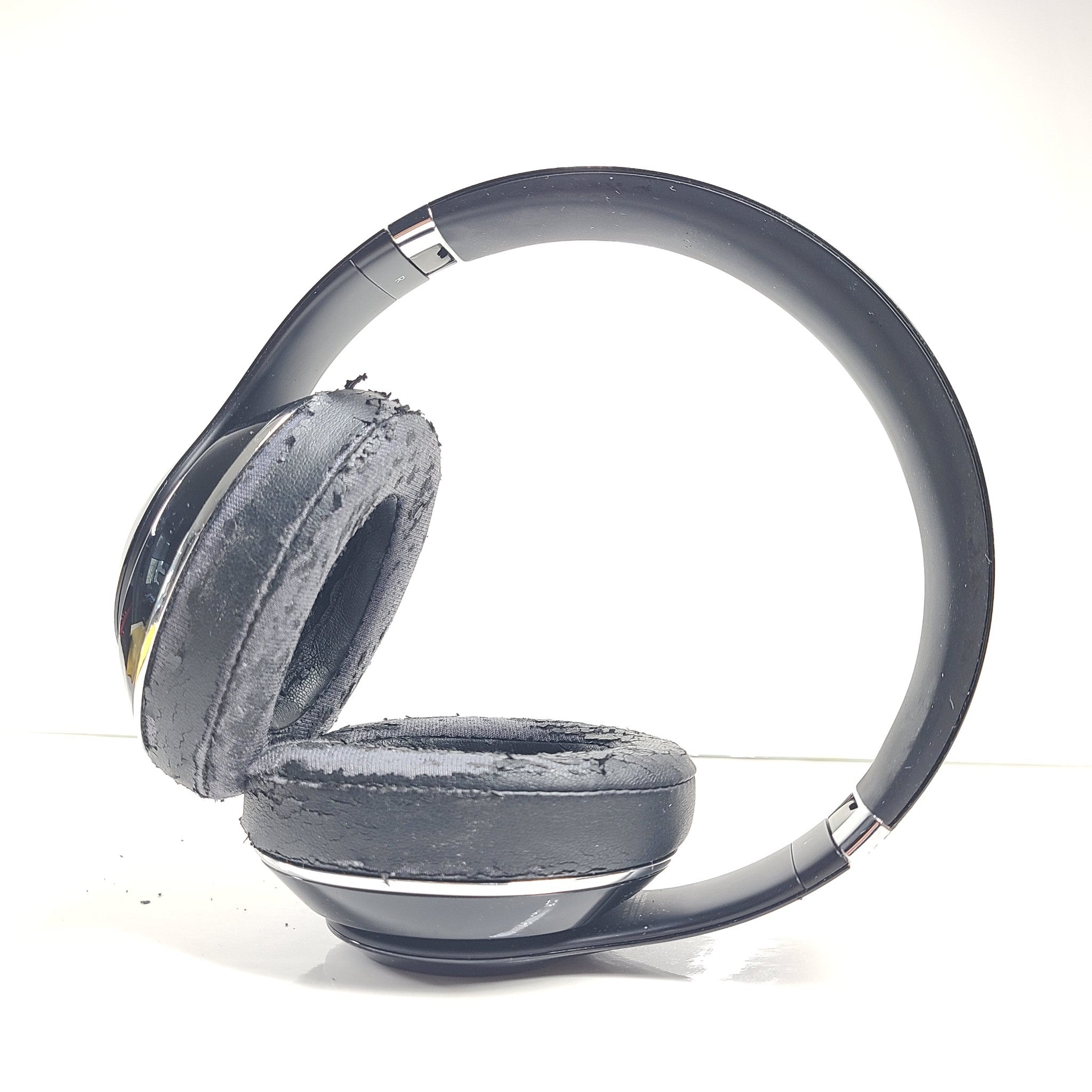 Beats by Dr. Dre Studio2 Wireless Bluetooth Headphones Black - B0501 READ!!