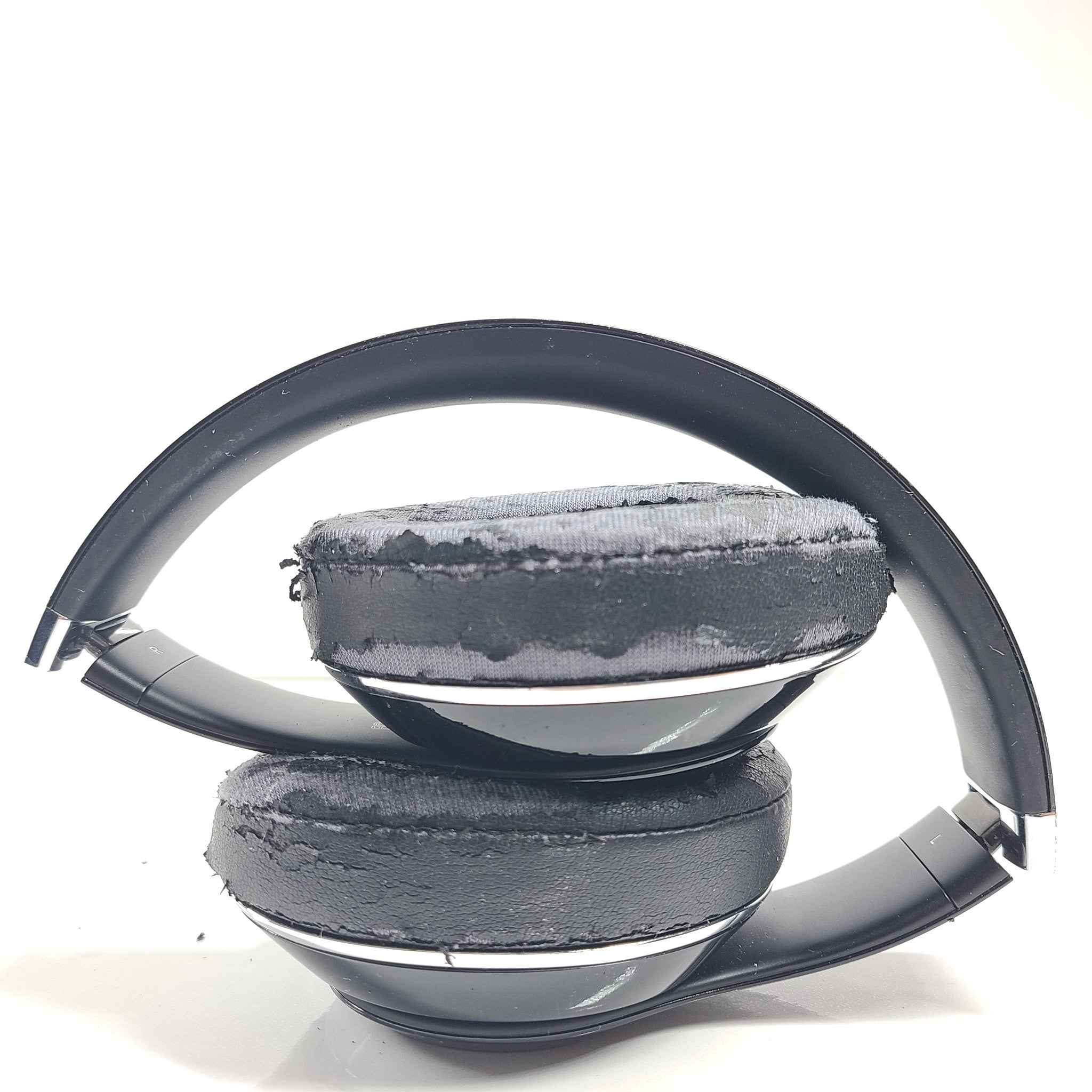 Beats by Dr. Dre Studio2 Wireless Bluetooth Headphones Black - B0501 READ!!