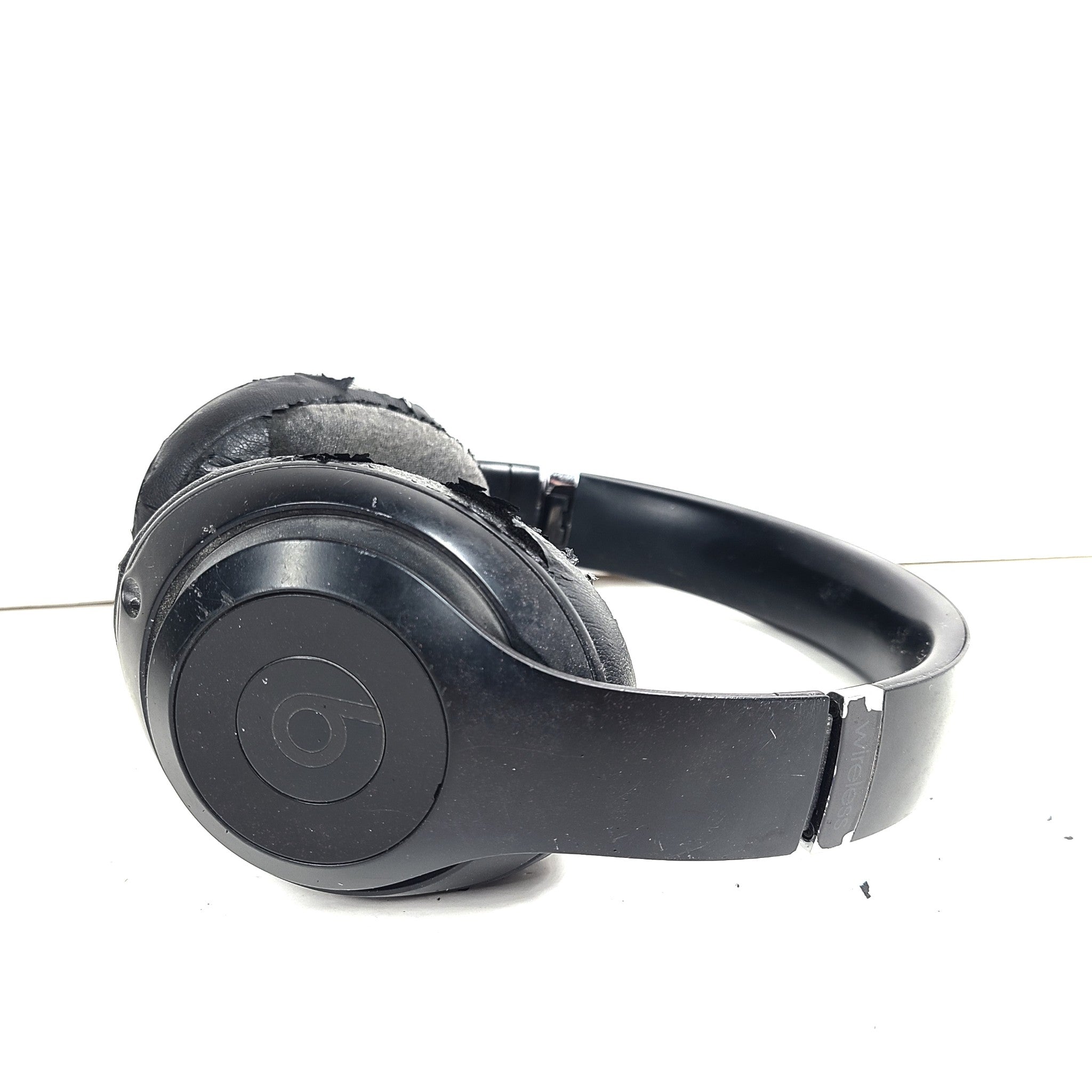 Beats by Dr. Dre Studio3 Over the Ear Wireless Headphones Black - A1914 - READ!