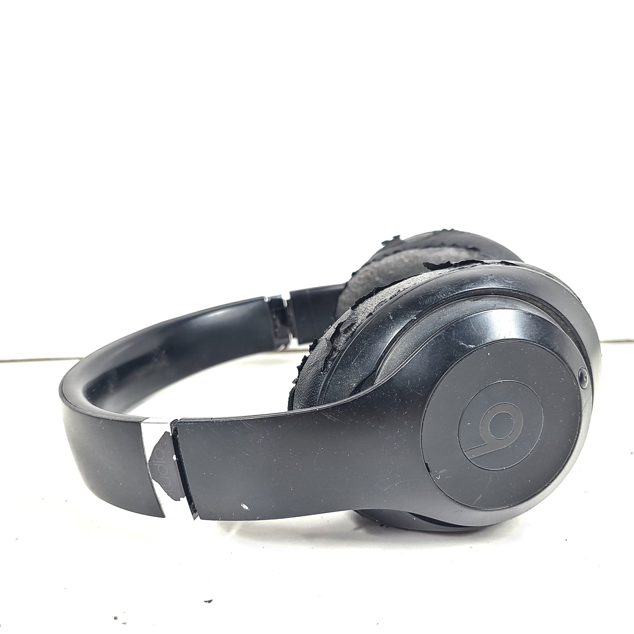 Beats by Dr. Dre Studio3 Over the Ear Wireless Headphones Black - A1914 - READ!