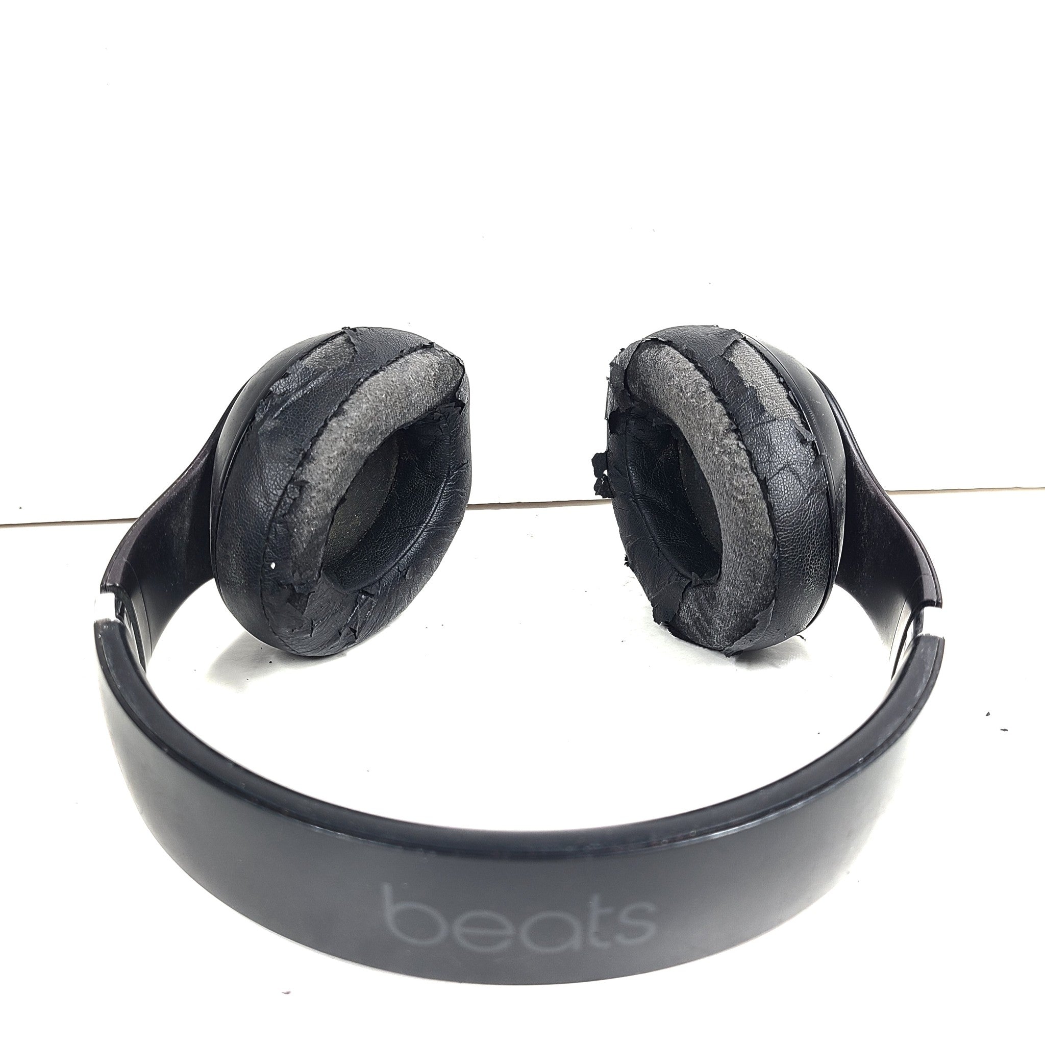 Beats by Dr. Dre Studio3 Over the Ear Wireless Headphones Black - A1914 - READ!