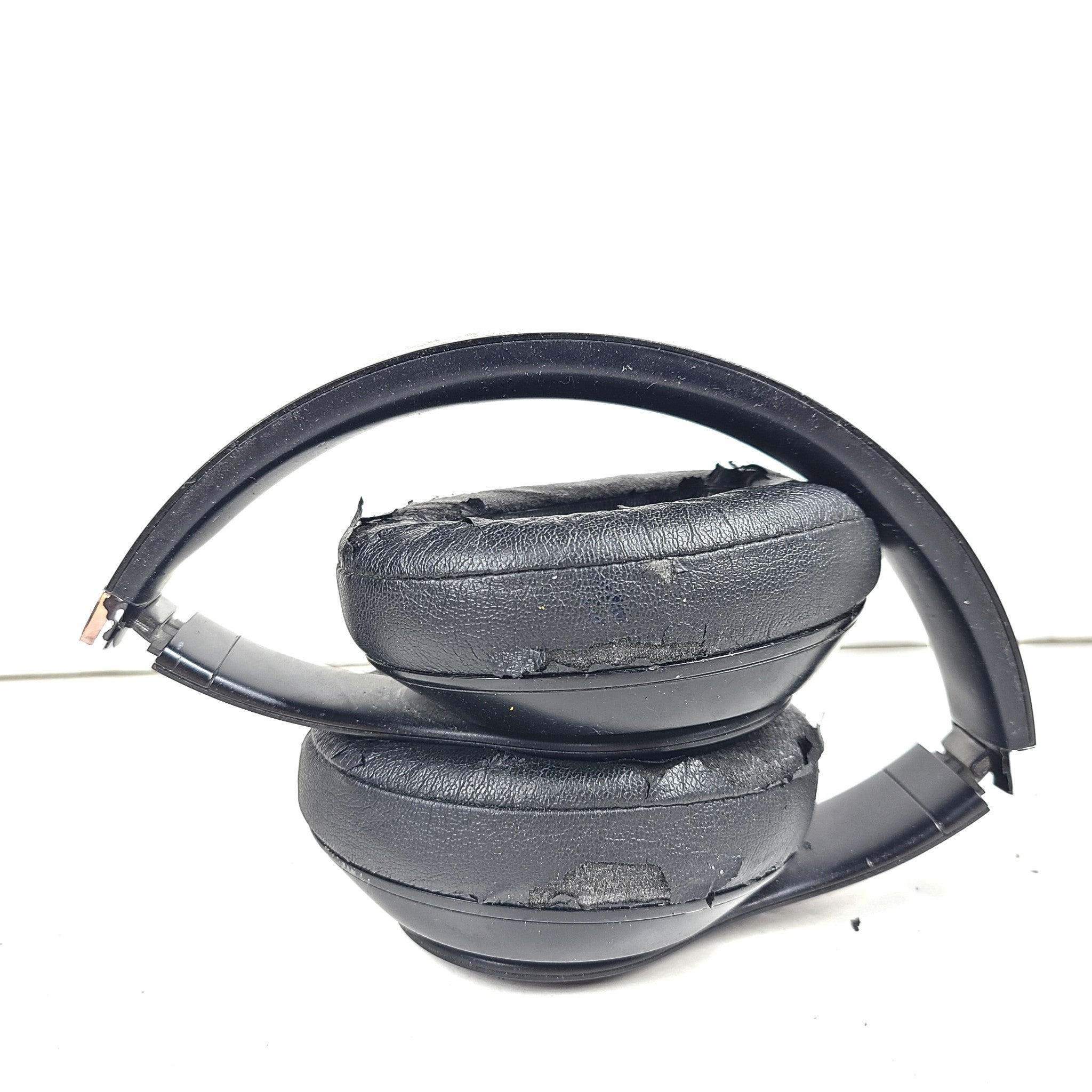 Beats by Dr. Dre Studio3 Over the Ear Wireless Headphones Black - A1914 - READ!