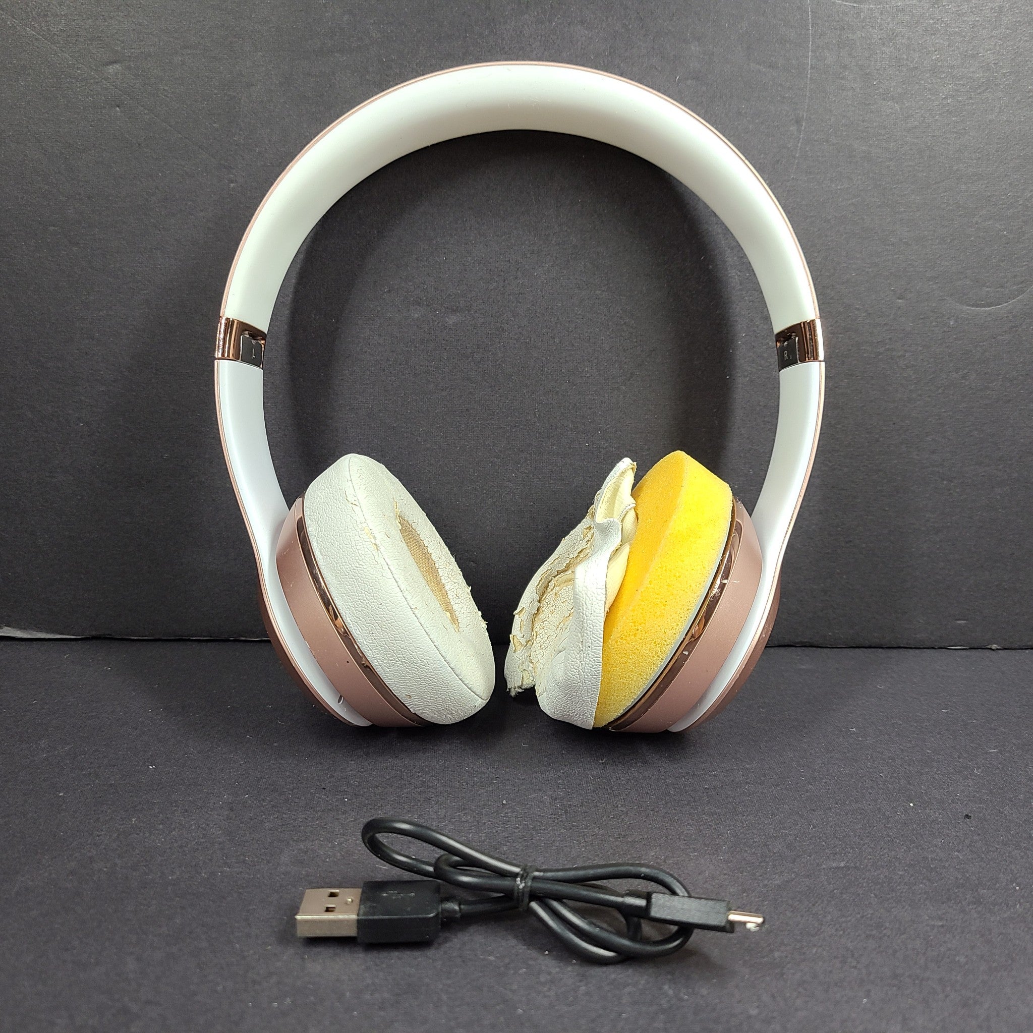 Beats by Dr. Dre Beats Solo3 Wireless On-Ear Headphones - Rose Gold A1796 READ!!