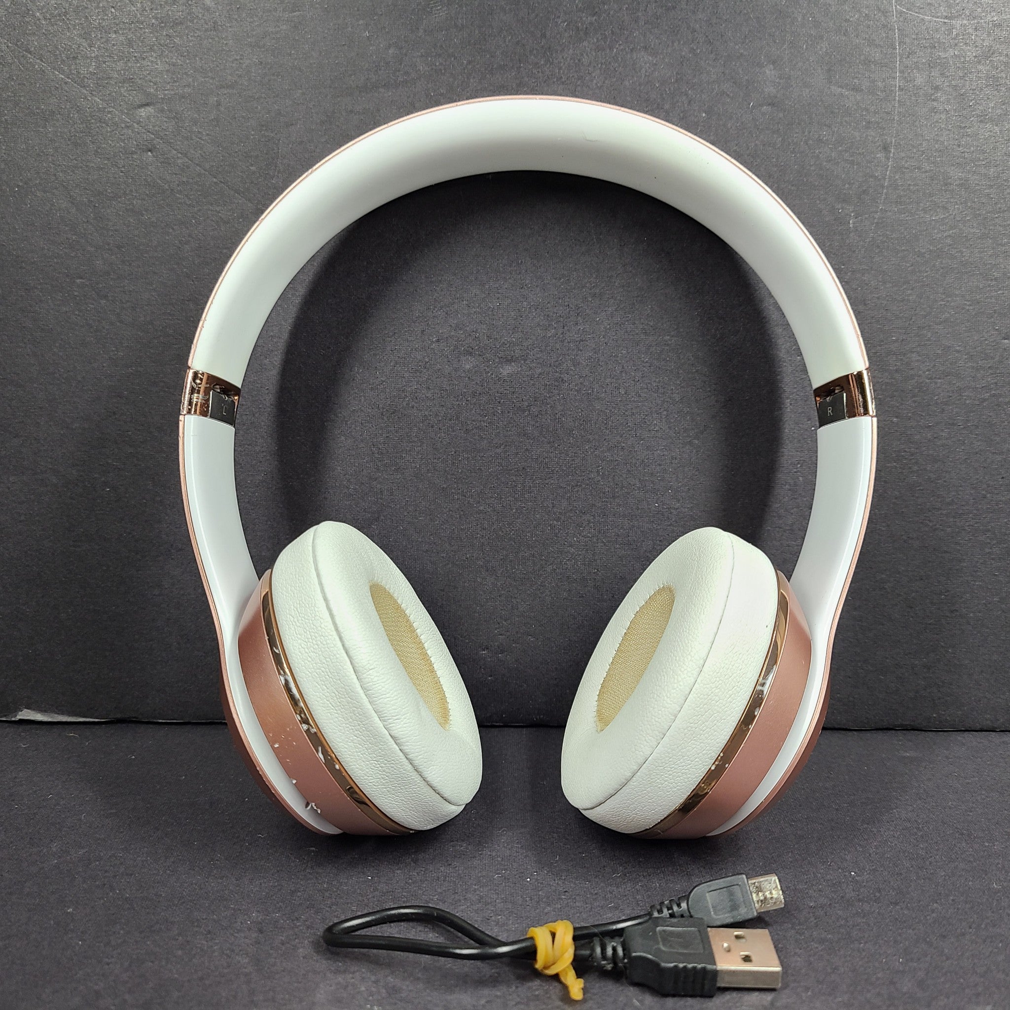 Beats by Dr. Dre Solo3 Wireless On-Ear Headphones A1796 - Rose Gold GRADE B