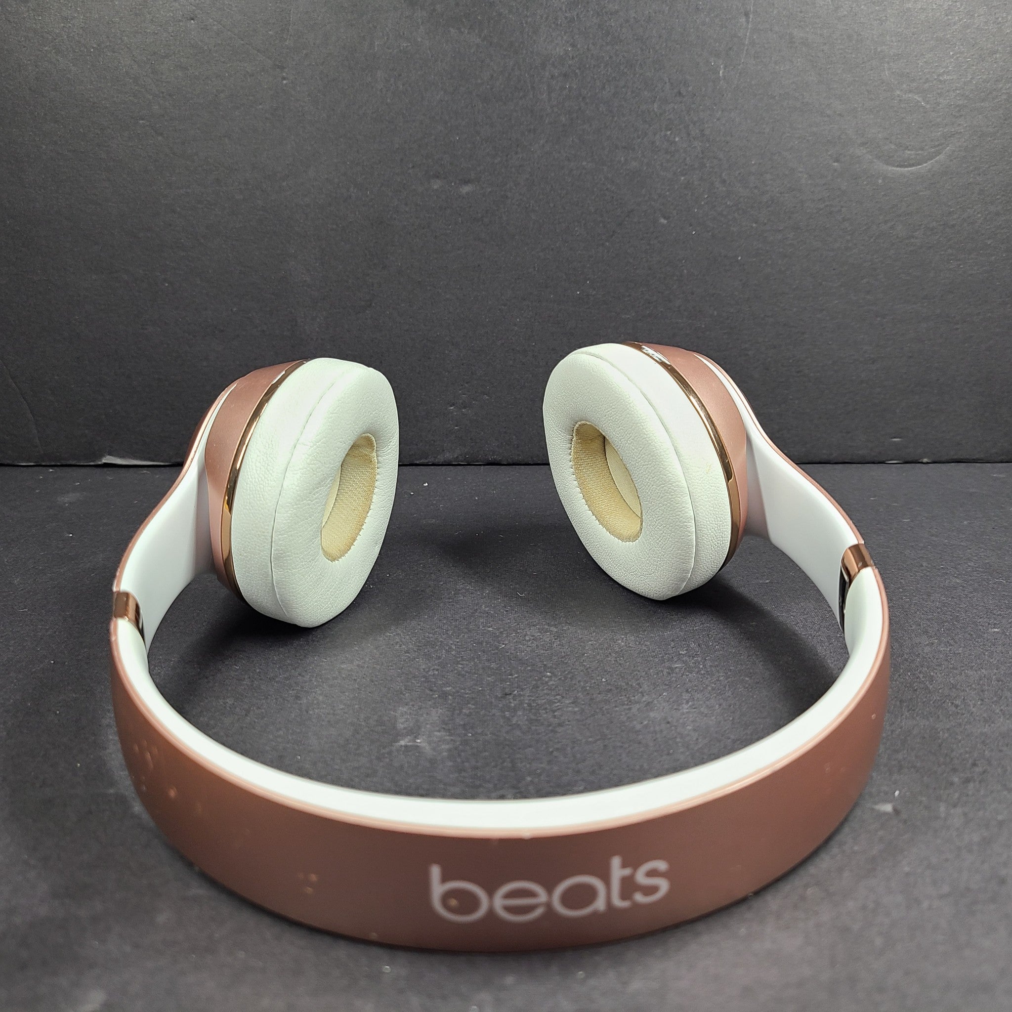 Beats by Dr. Dre Solo3 Wireless On-Ear Headphones A1796 - Rose Gold GRADE B