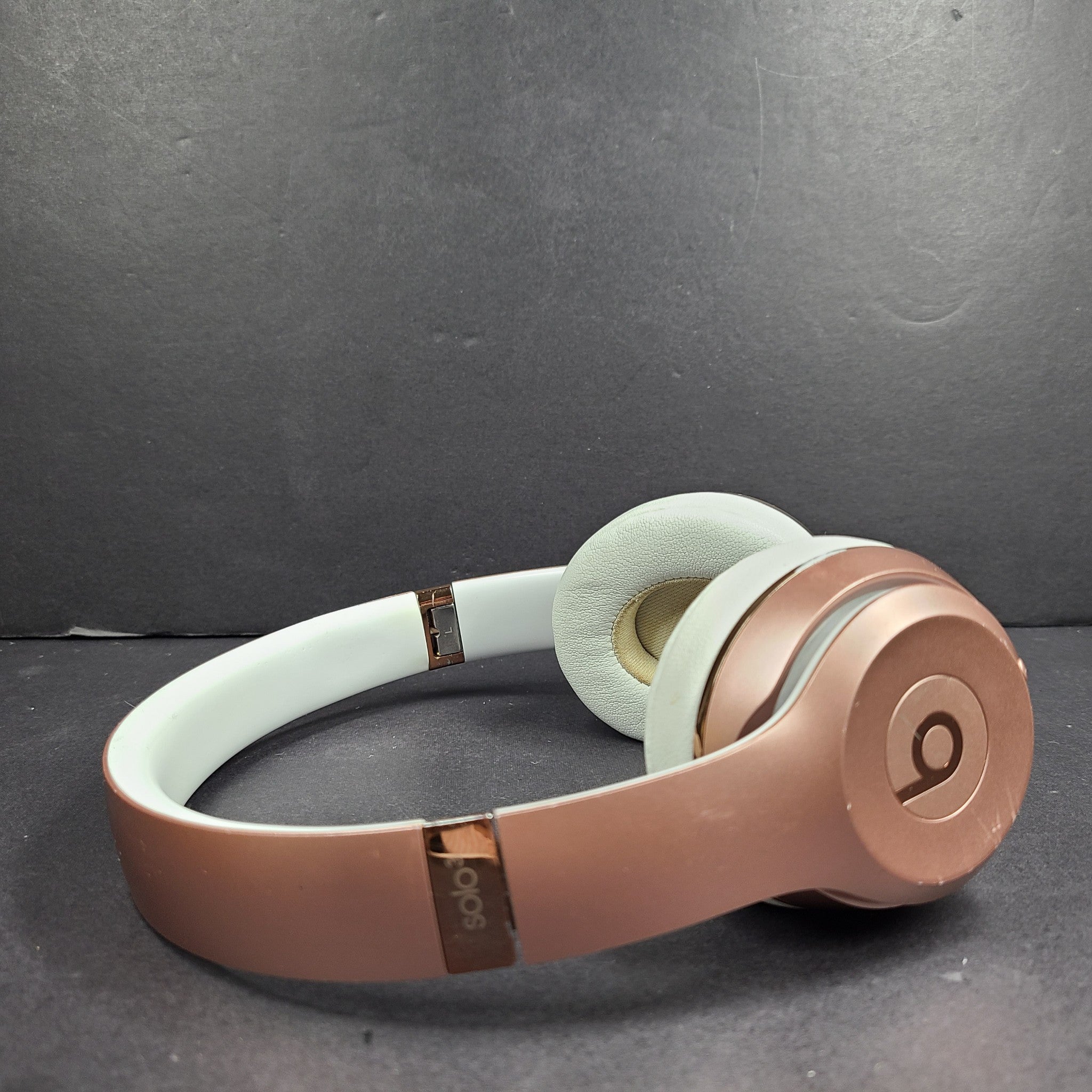 Beats by Dr. Dre Solo3 Wireless On-Ear Headphones A1796 - Rose Gold GRADE B