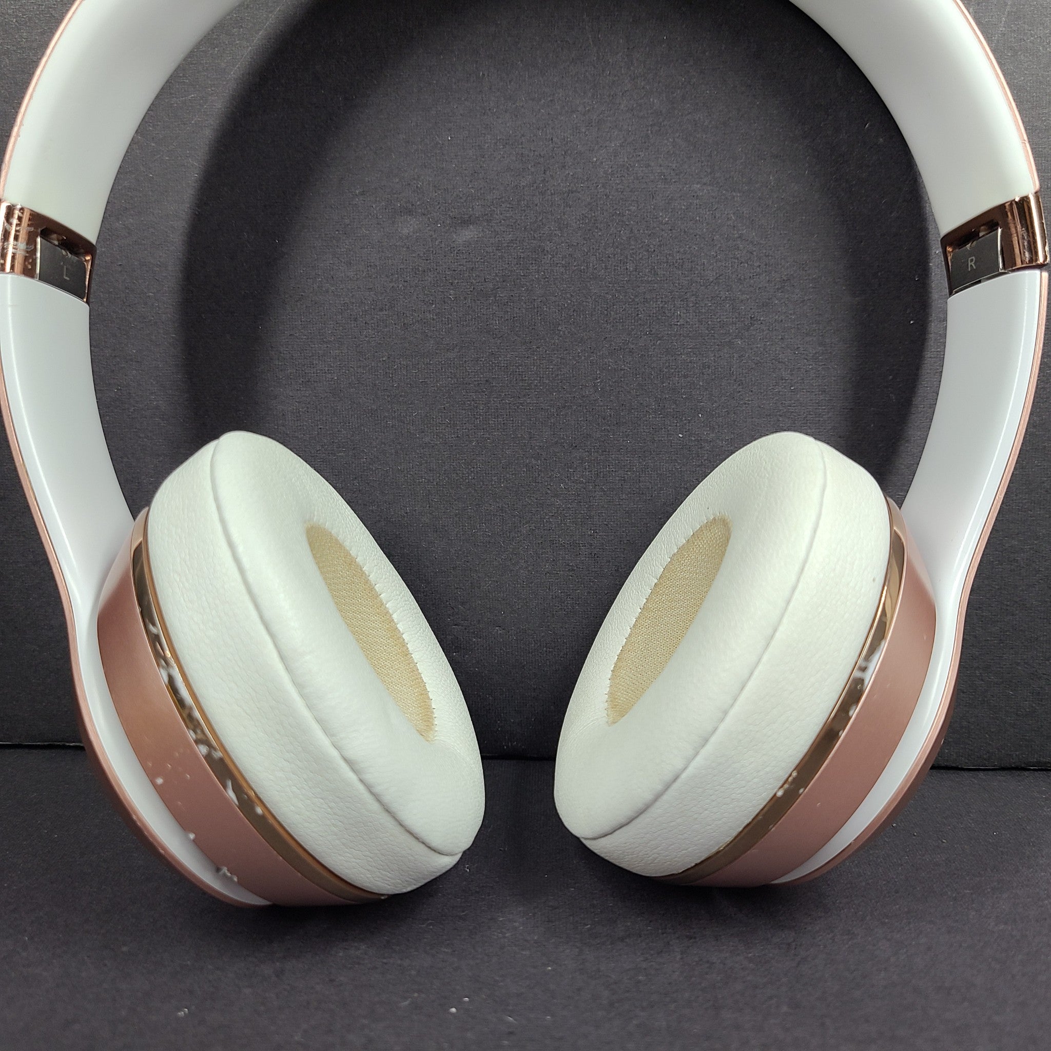 Beats by Dr. Dre Solo3 Wireless On-Ear Headphones A1796 - Rose Gold GRADE B