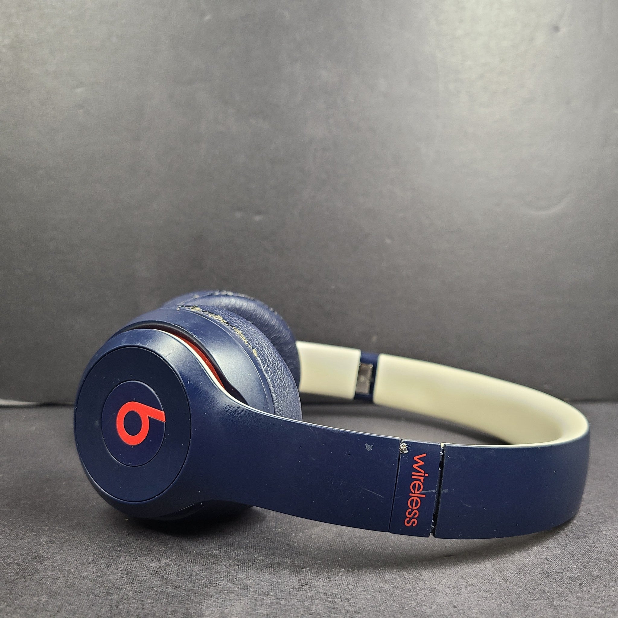 Beats by Dr. Dre Solo3 Club Collection Wireless Headphones A1796 Club Navy READ