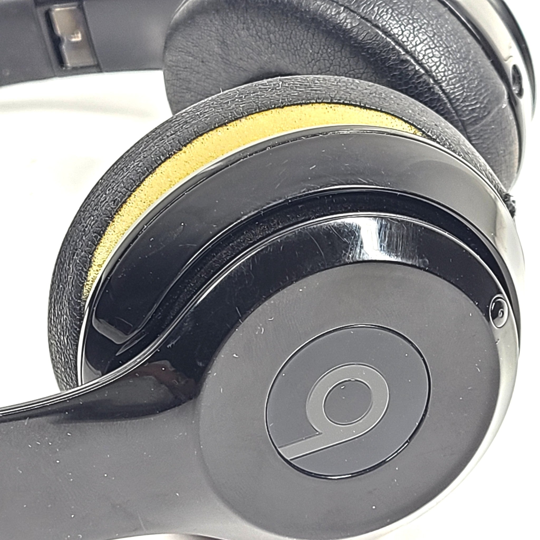 Beats by Dr. Dre Solo3 On-Ear Headphone A1796 Wireless - Gloss Black READ