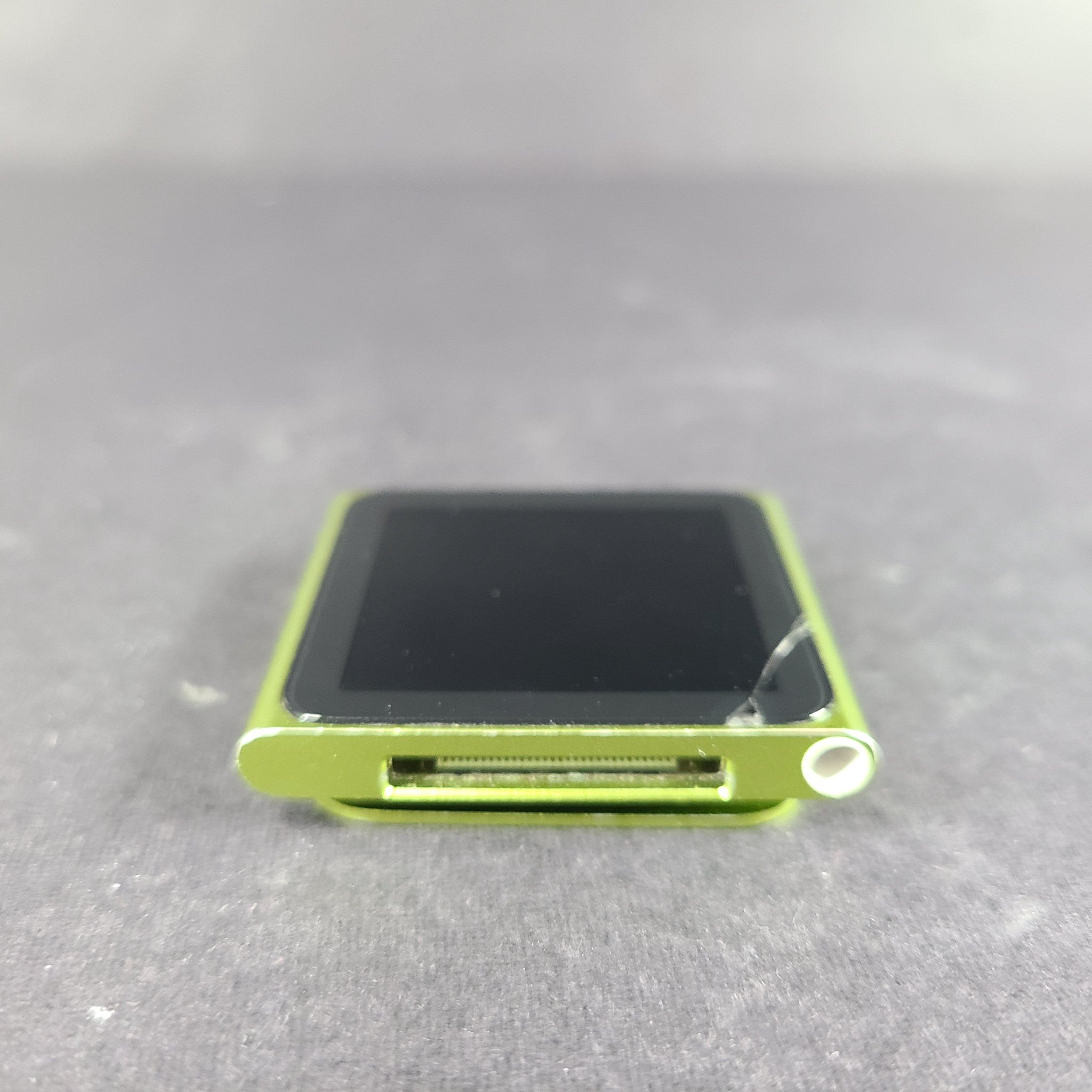 Apple iPod nano 6th Generation Green (8 GB) MP3 Media Player READ