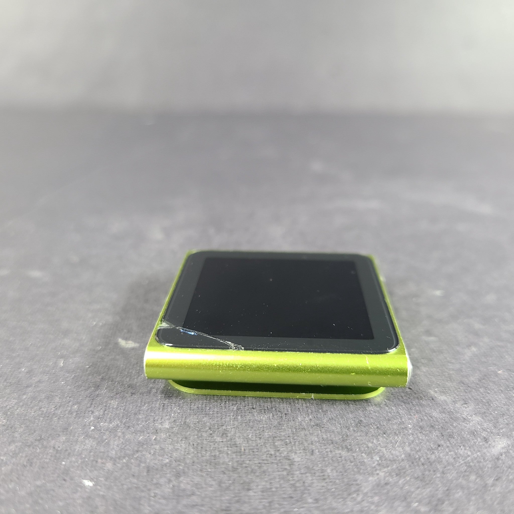 Apple iPod nano 6th Generation Green (8 GB) MP3 Media Player READ
