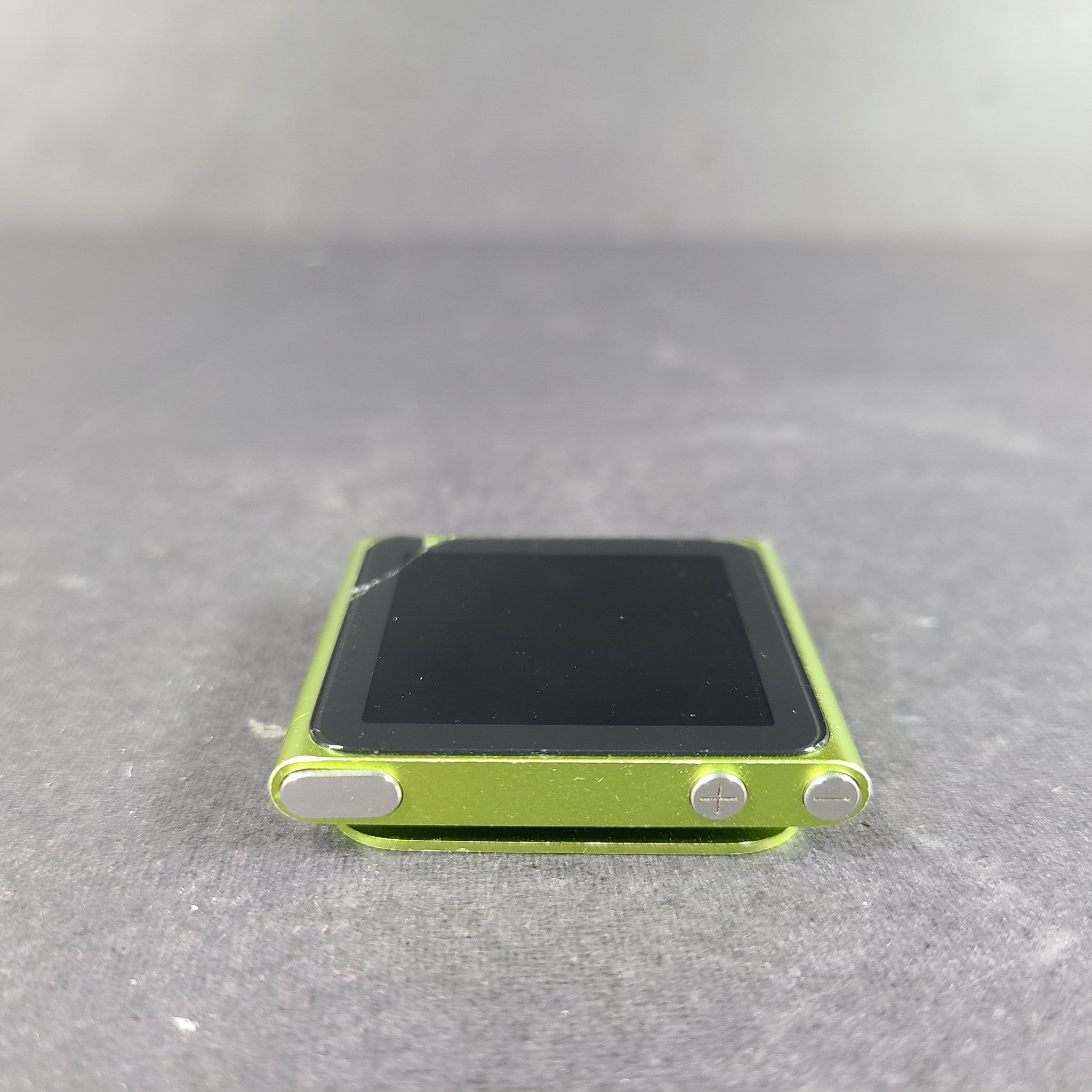 Apple iPod nano 6th Generation Green (8 GB) MP3 Media Player READ