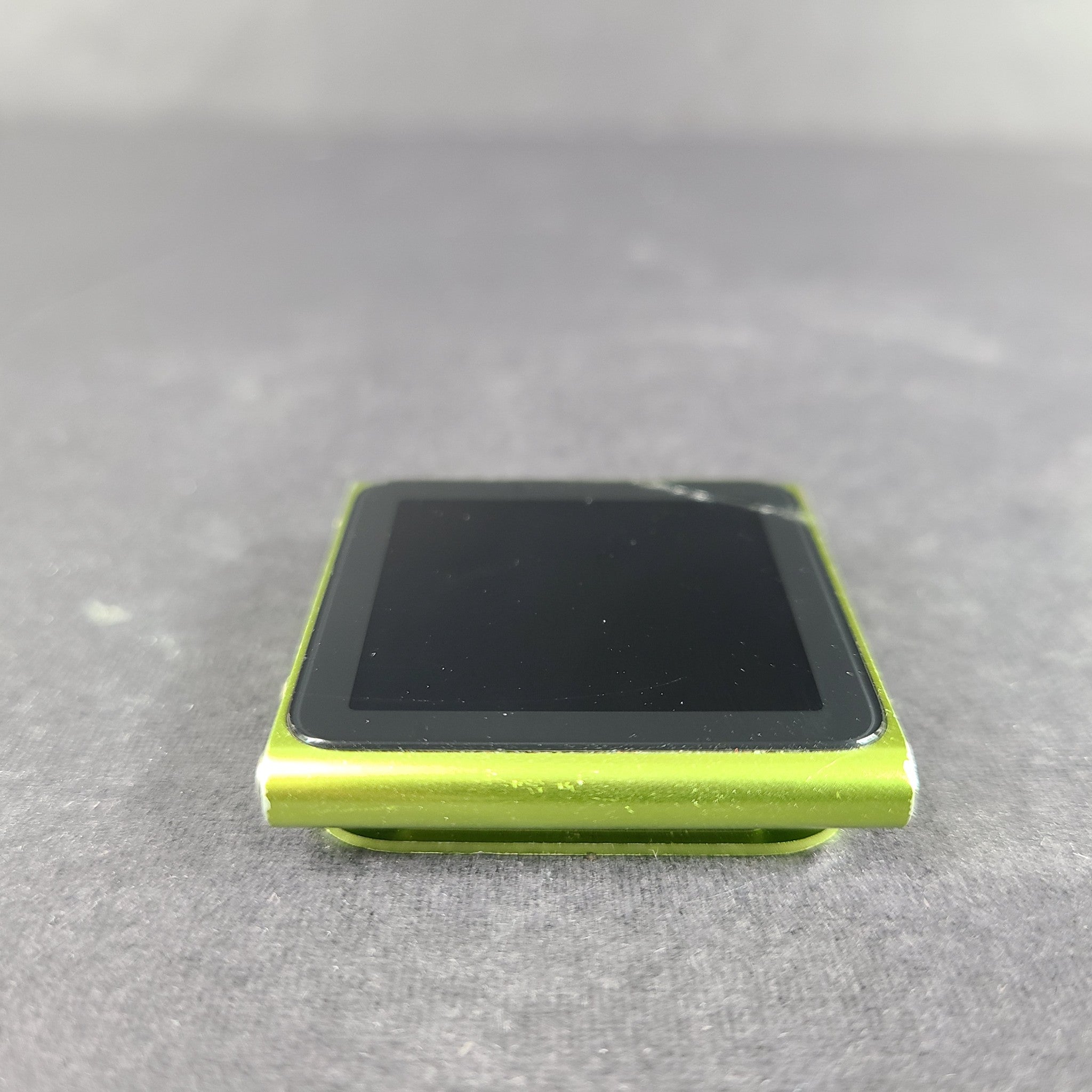 Apple iPod nano 6th Generation Green (8 GB) MP3 Media Player READ