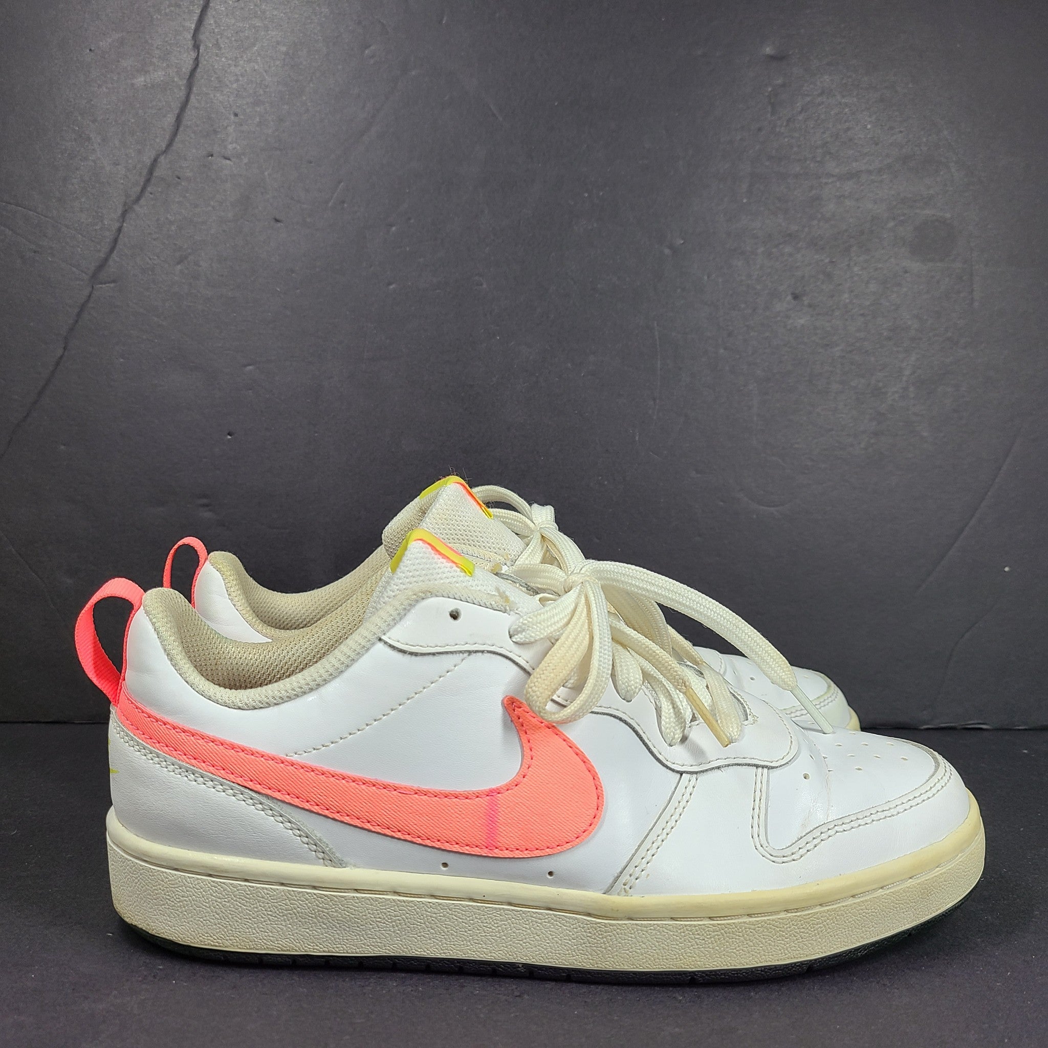 Nike Youth Court Borough Low 2 Sneakers BQ5448-108 White Sunset Pulse Sz 7Y