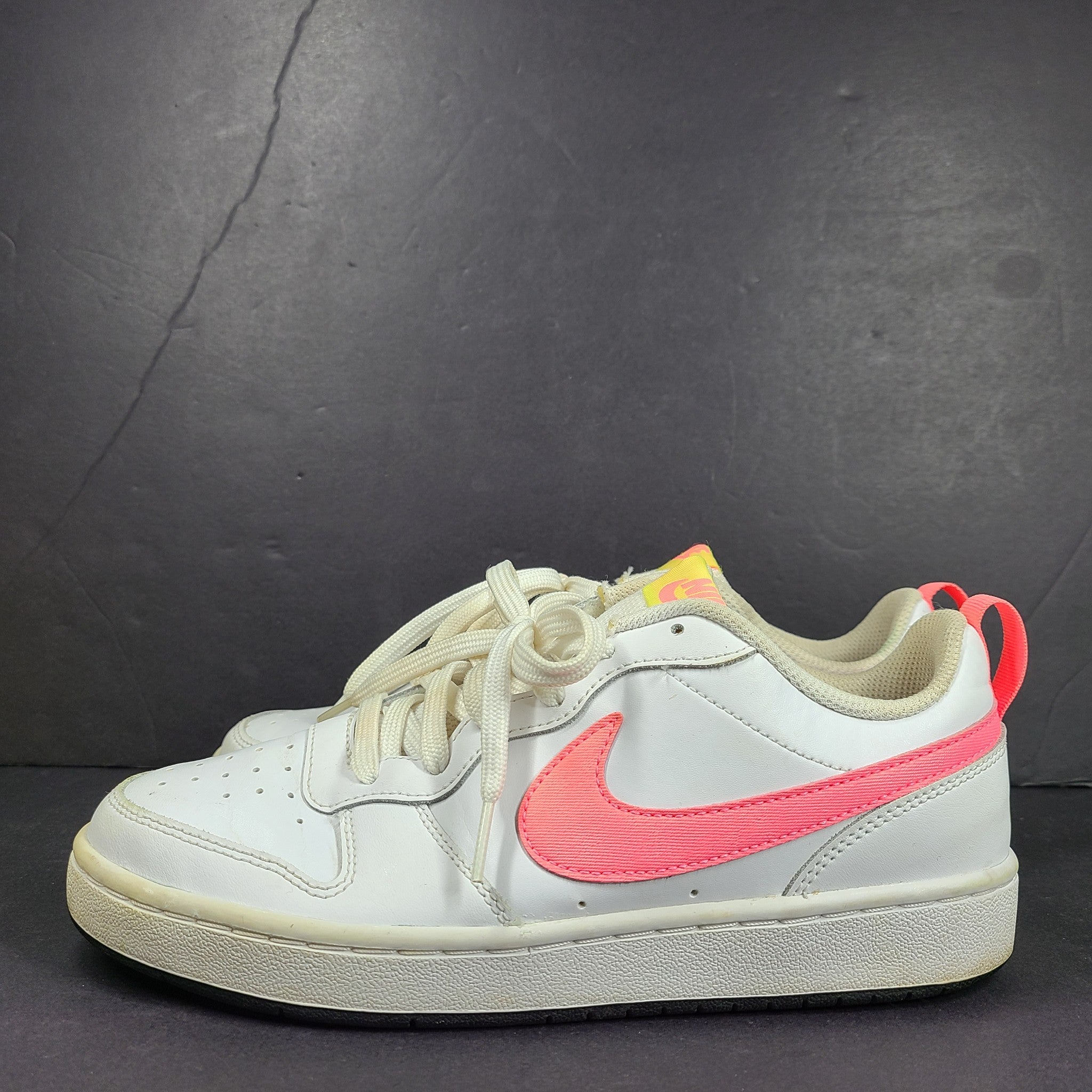 Nike Youth Court Borough Low 2 Sneakers BQ5448-108 White Sunset Pulse Sz 7Y