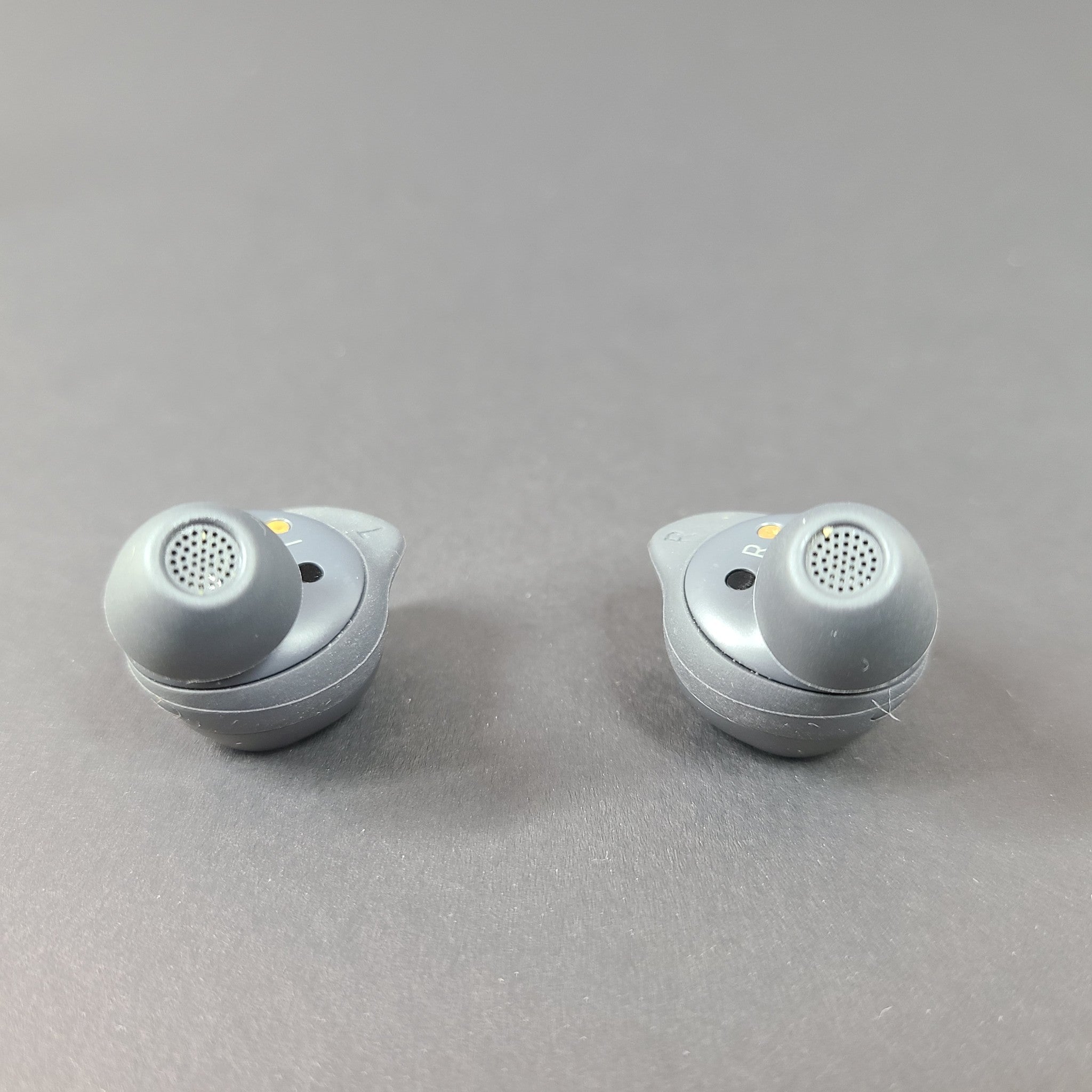 Samsung Galaxy Buds FE SM-R400N Wireless Earbud Headphones Graphite VN