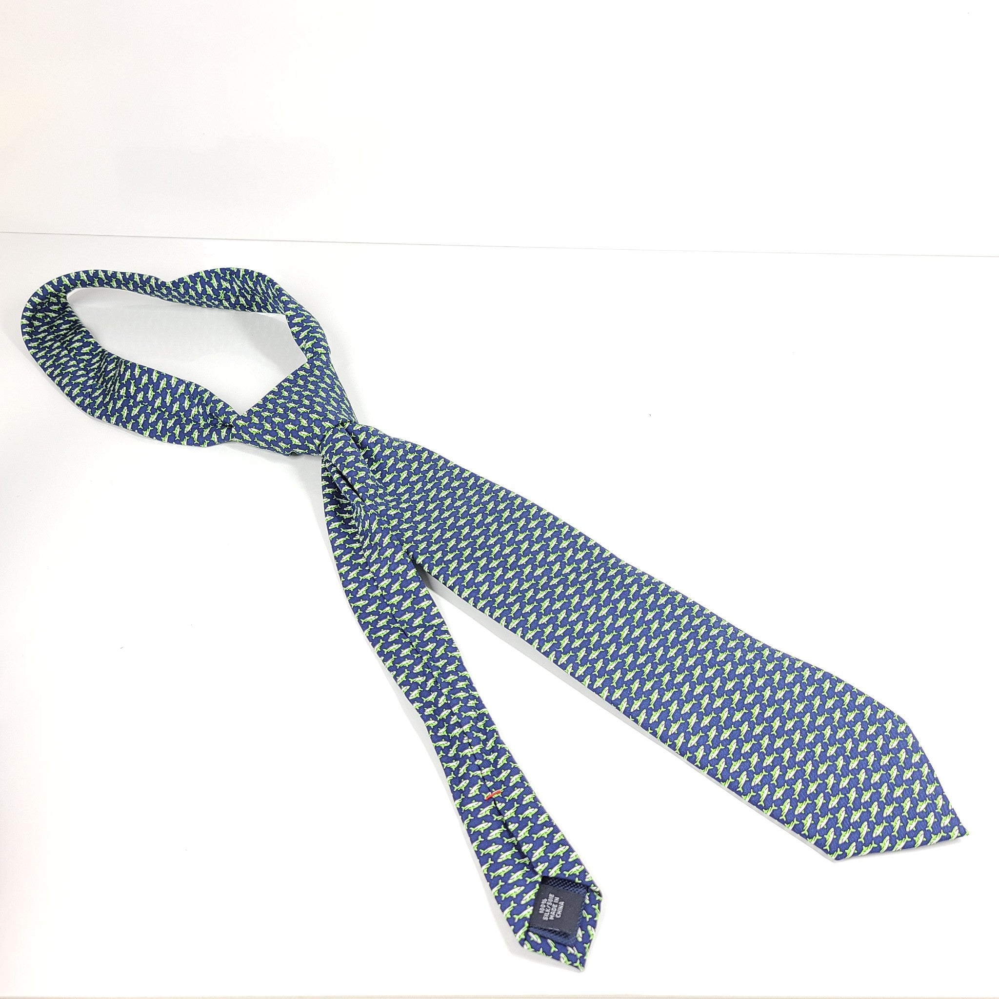 Tommy Hilfiger Men's Shoreham Classic Shark Print 100% Silk Tie Navy Blue