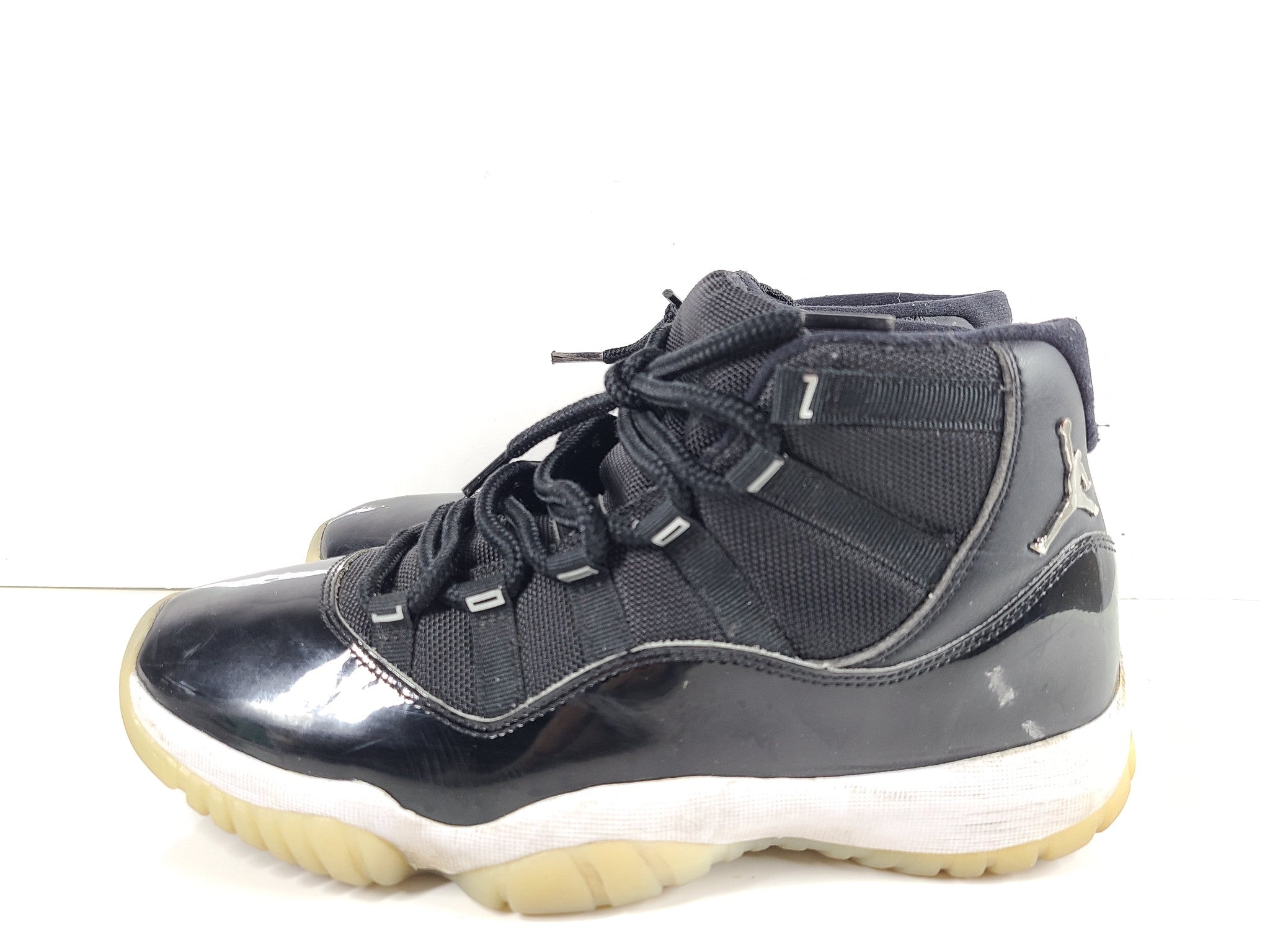 Nike Women's Air Jordan 11 Retro Sneakers AR0715-011 Jubilee Black Sz 10 READ