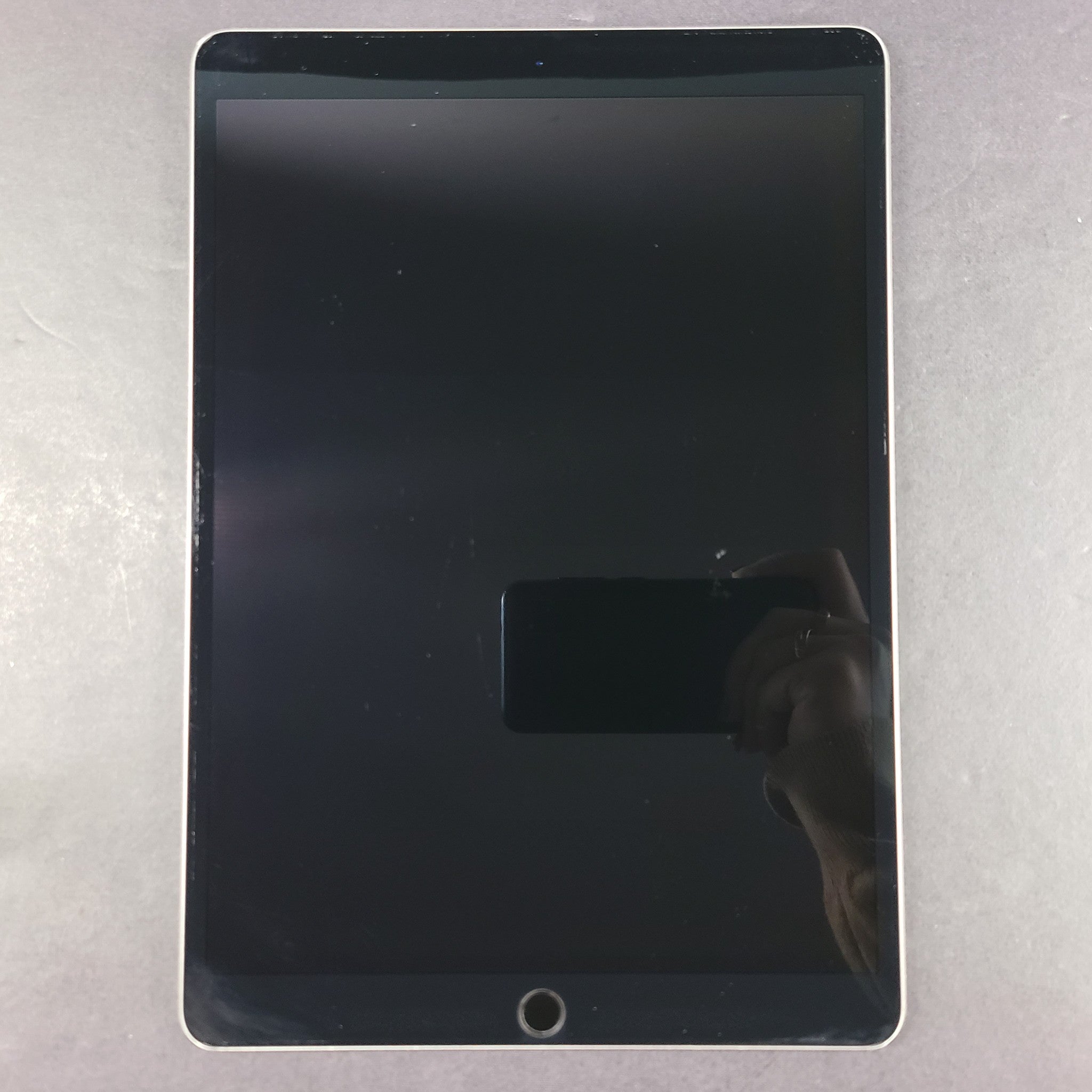 Apple iPad Pro 10.5" 256GB Wi-Fi 10.5in Space Gray A1701 - Unlocked SPOT