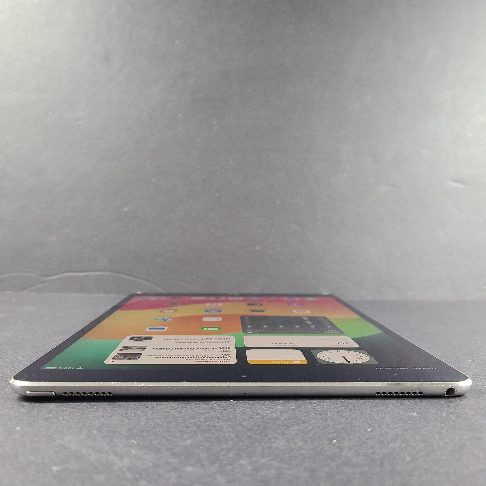 Apple iPad Pro 10.5" 256GB Wi-Fi 10.5in Space Gray A1701 - Unlocked SPOT