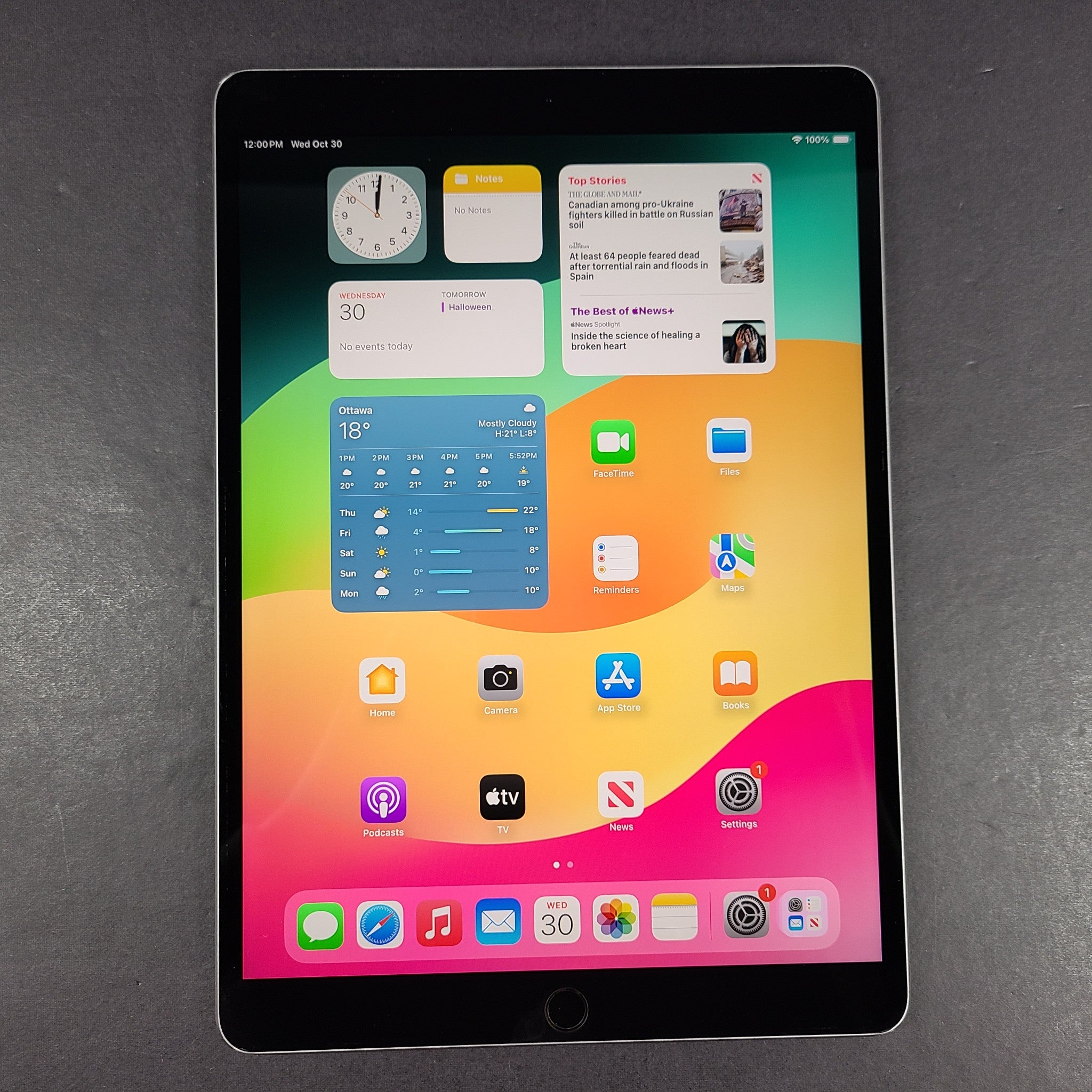 Apple iPad Pro 10.5" 256GB Wi-Fi 10.5in Space Gray A1701 - Unlocked SPOT