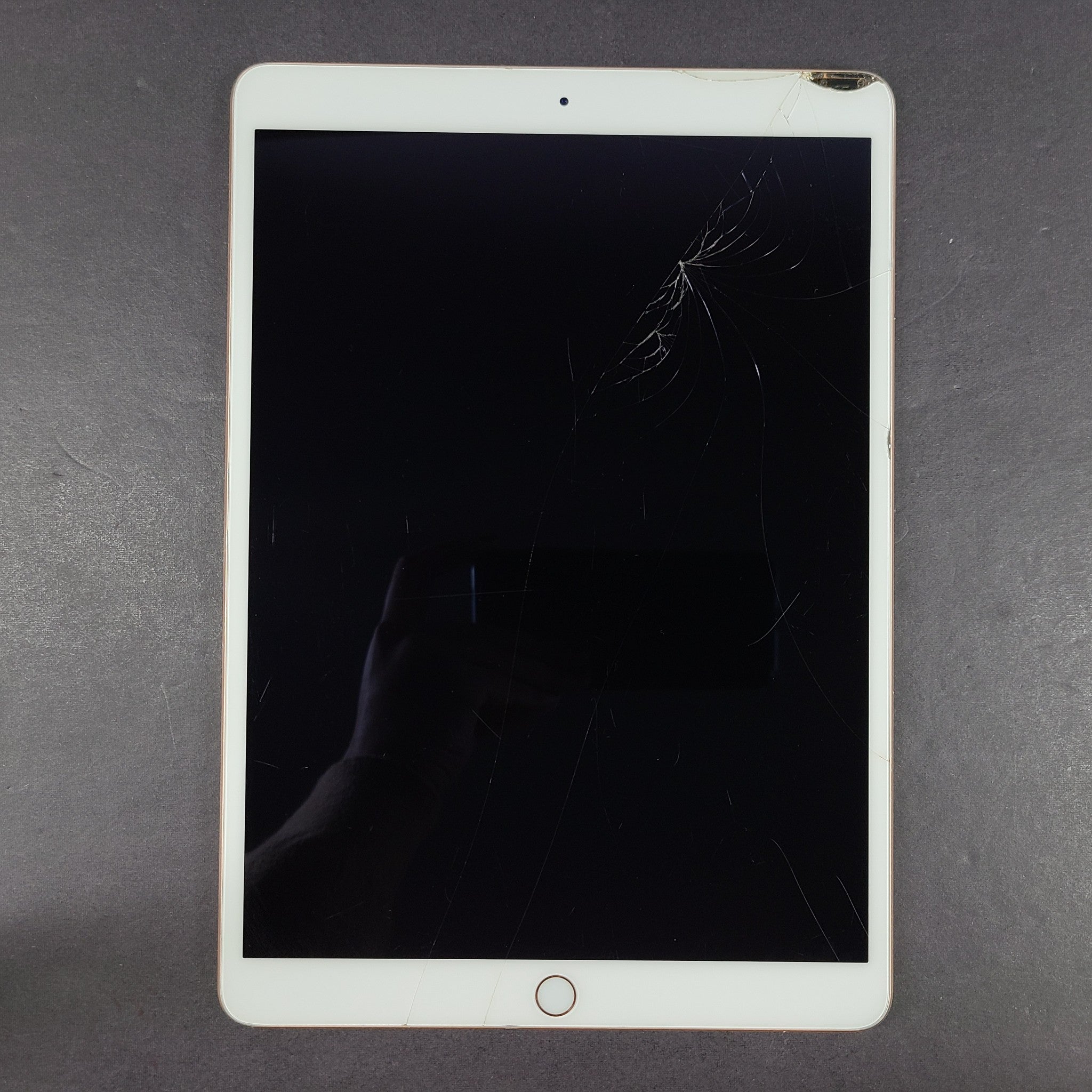 Apple iPad Air 3 (3rd Generation), A2152 64GB, Wi-Fi, 10.5in - Rose Gold READ