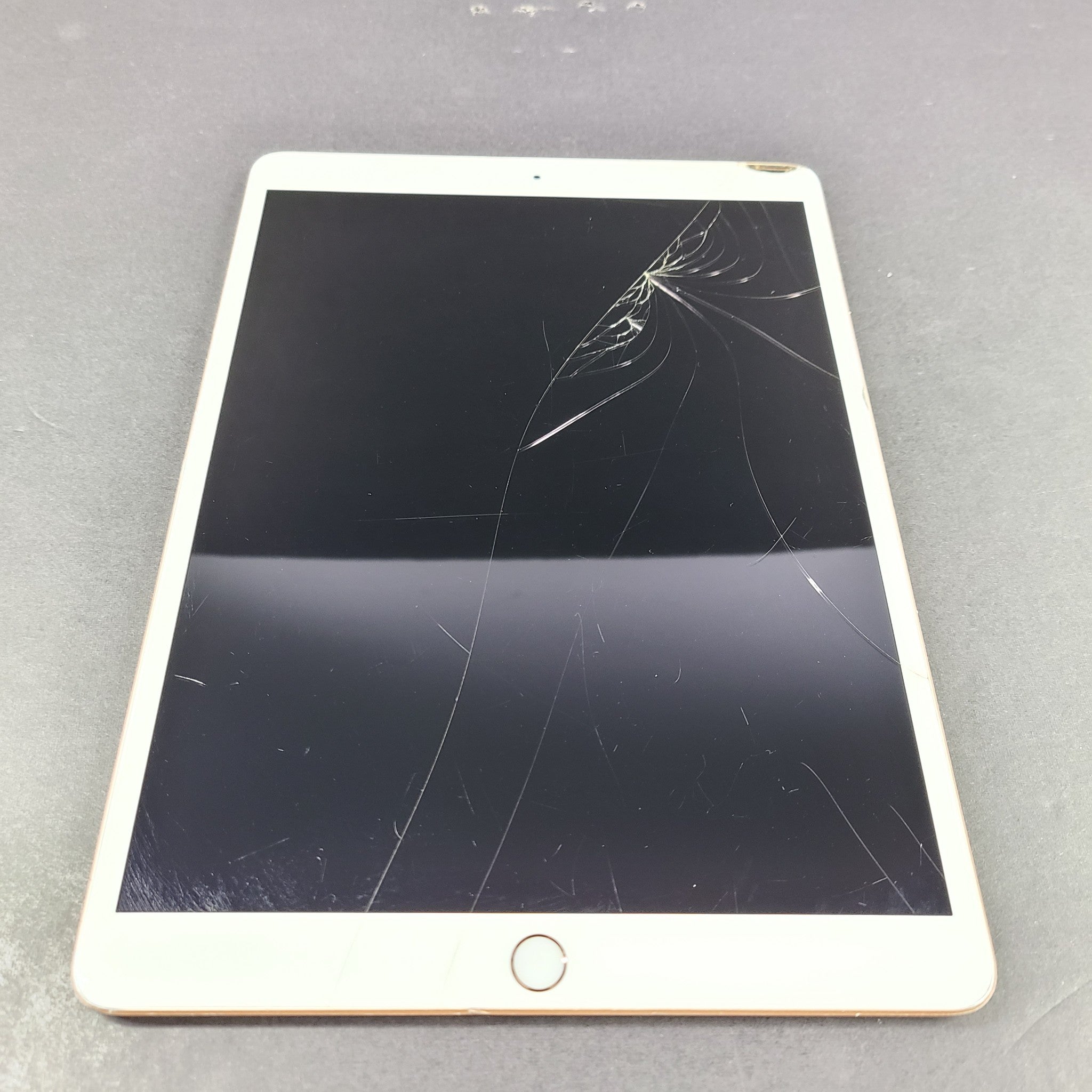 Apple iPad Air 3 (3rd Generation), A2152 64GB, Wi-Fi, 10.5in - Rose Gold READ