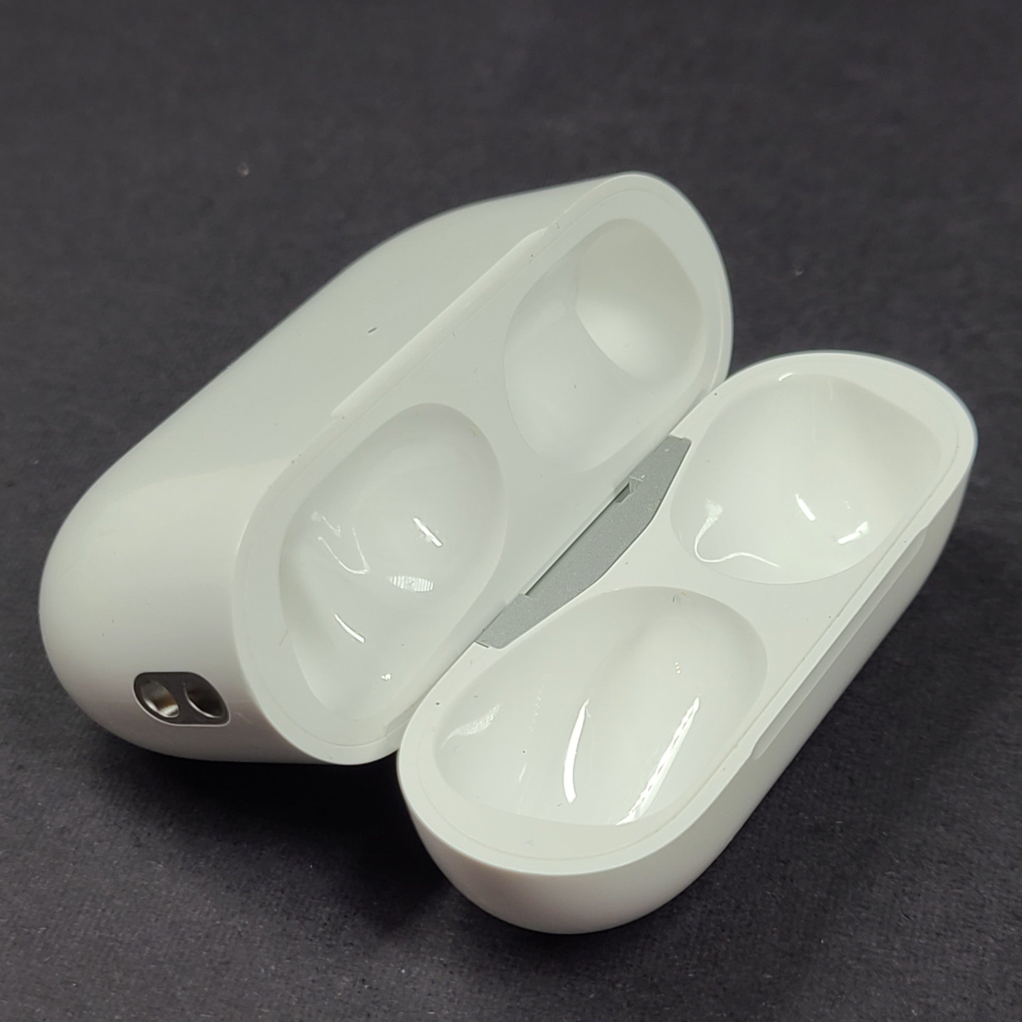 Apple AirPod Pro 2nd Gen Charging Case MagSafe LIGHTNING A2700 100% OEM 1FVB CN