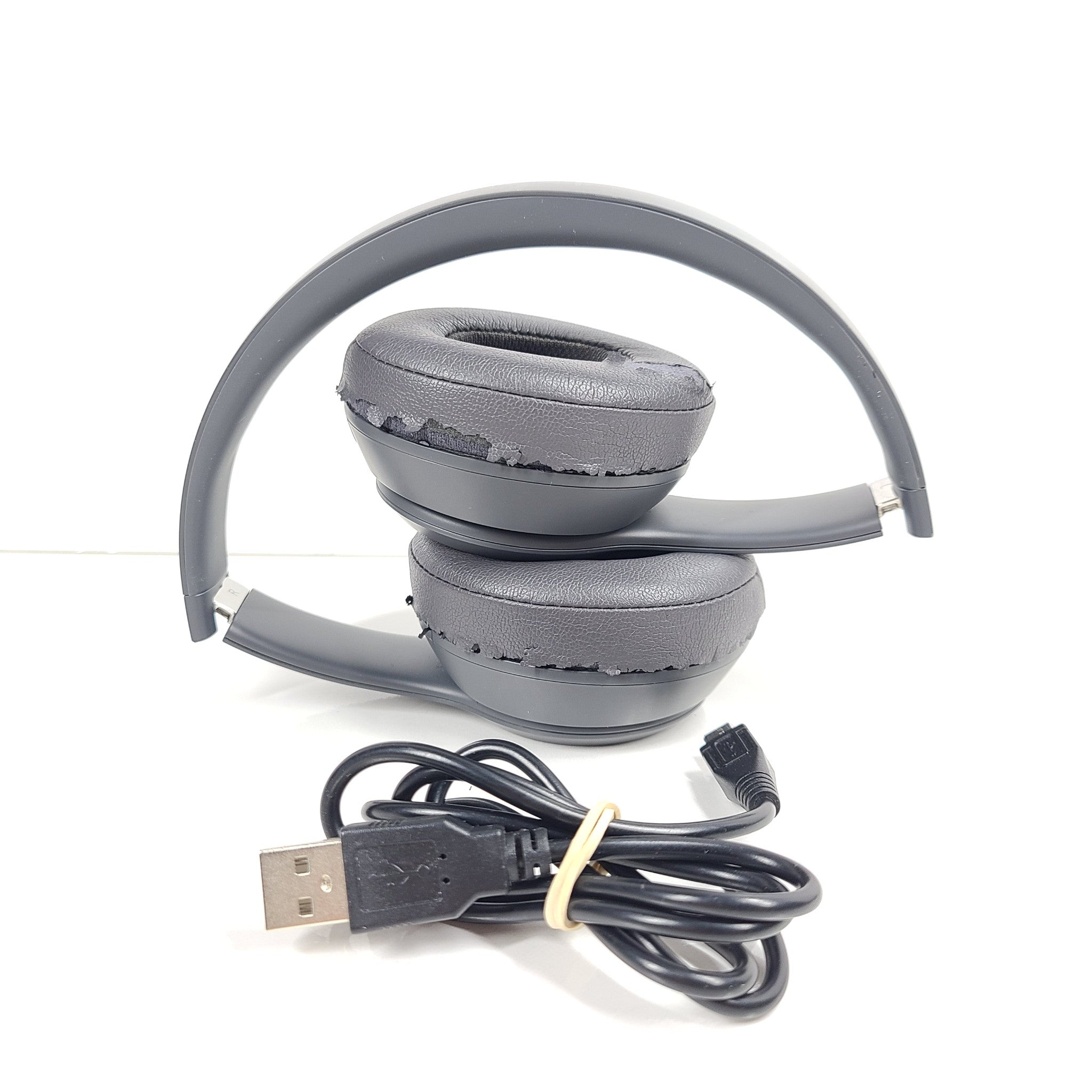 Beats by Dr. Dre Solo3 Wireless On-Ear Headphones A1796 Gray Earpads GRADE C