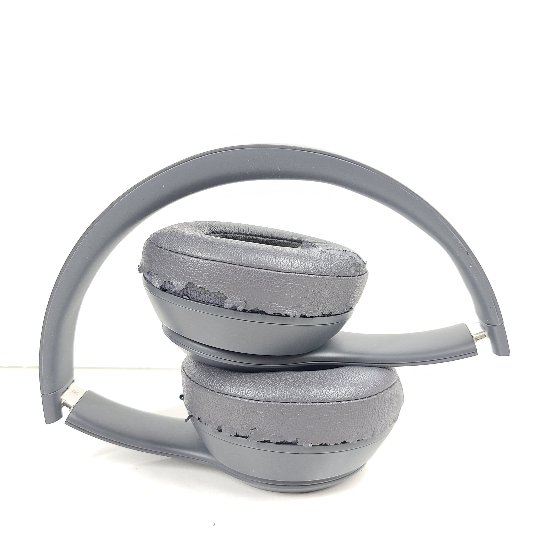 Beats by Dr. Dre Solo3 Wireless On-Ear Headphones A1796 Gray Earpads GRADE C