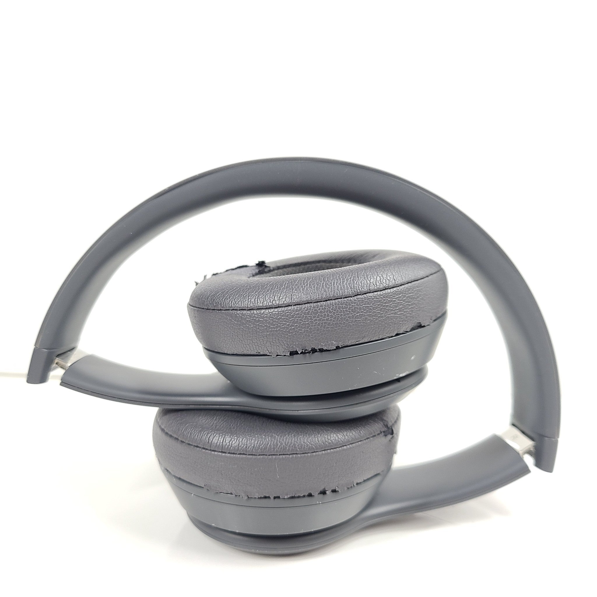 Beats by Dr. Dre Solo3 Wireless On-Ear Headphones A1796 Gray Earpads GRADE C