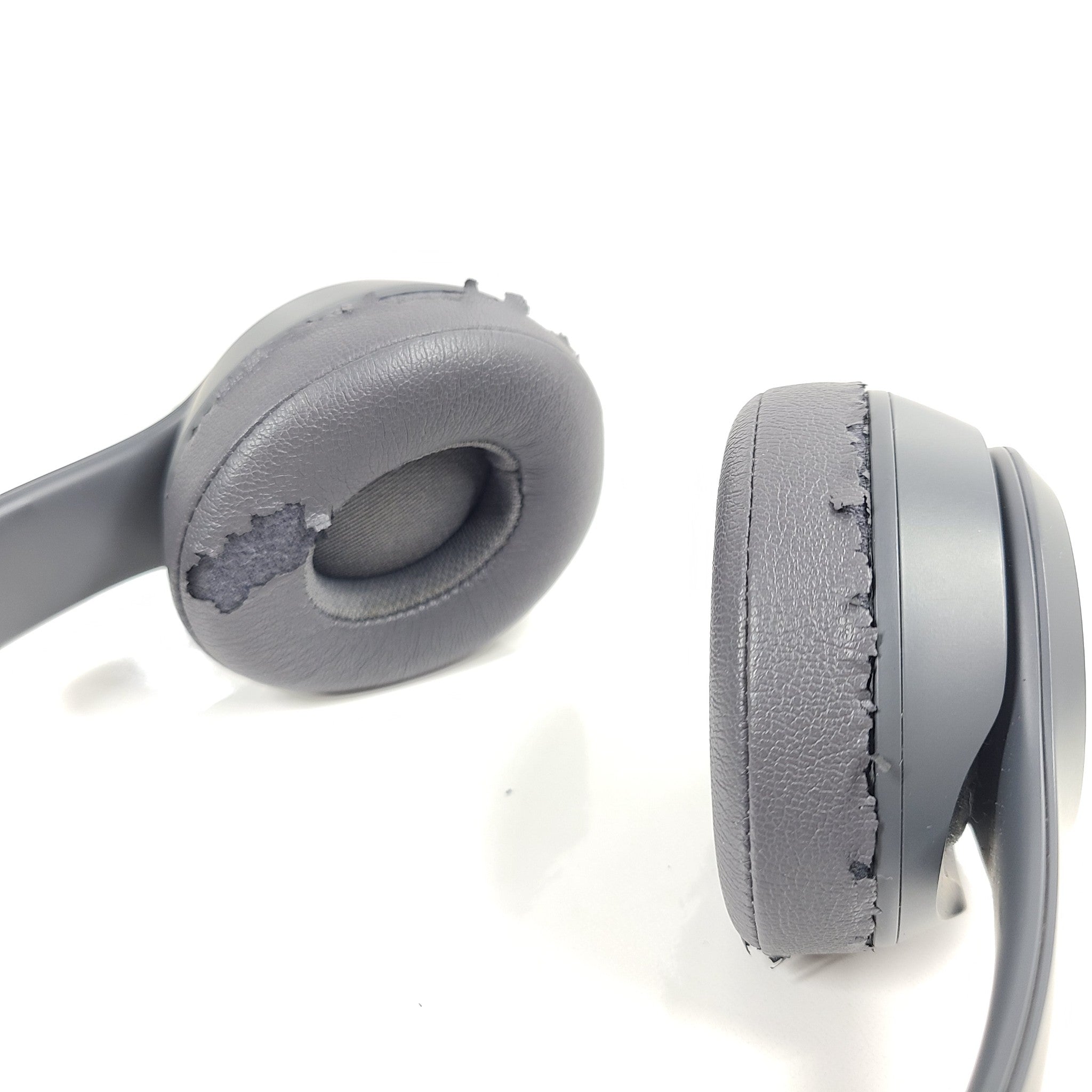 Beats by Dr. Dre Solo3 Wireless On-Ear Headphones A1796 Gray Earpads GRADE C