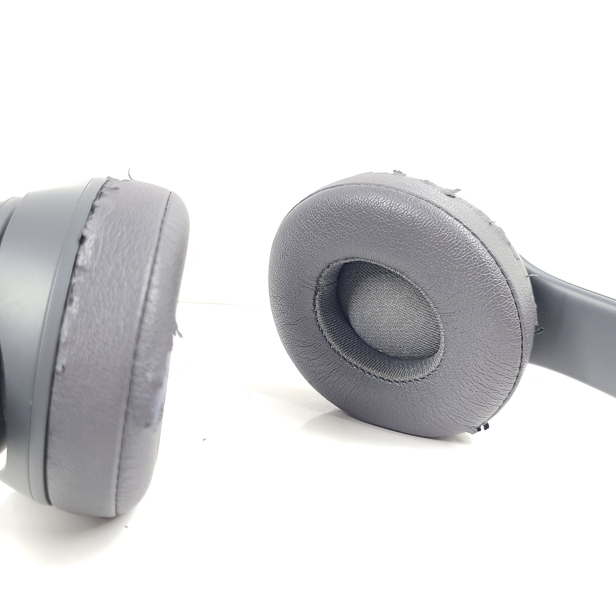 Beats by Dr. Dre Solo3 Wireless On-Ear Headphones A1796 Gray Earpads GRADE C