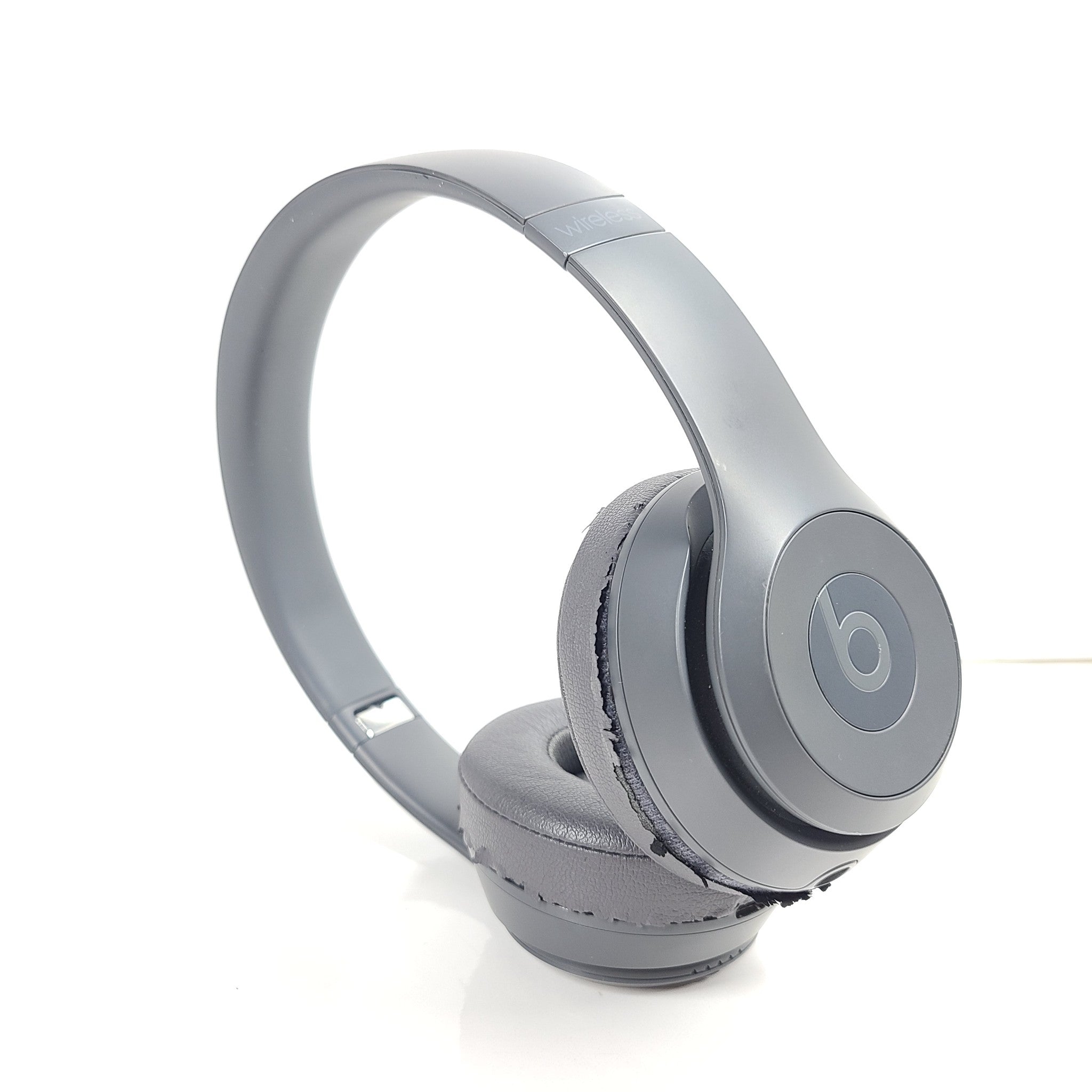 Beats by Dr. Dre Solo3 Wireless On-Ear Headphones A1796 Gray Earpads GRADE C