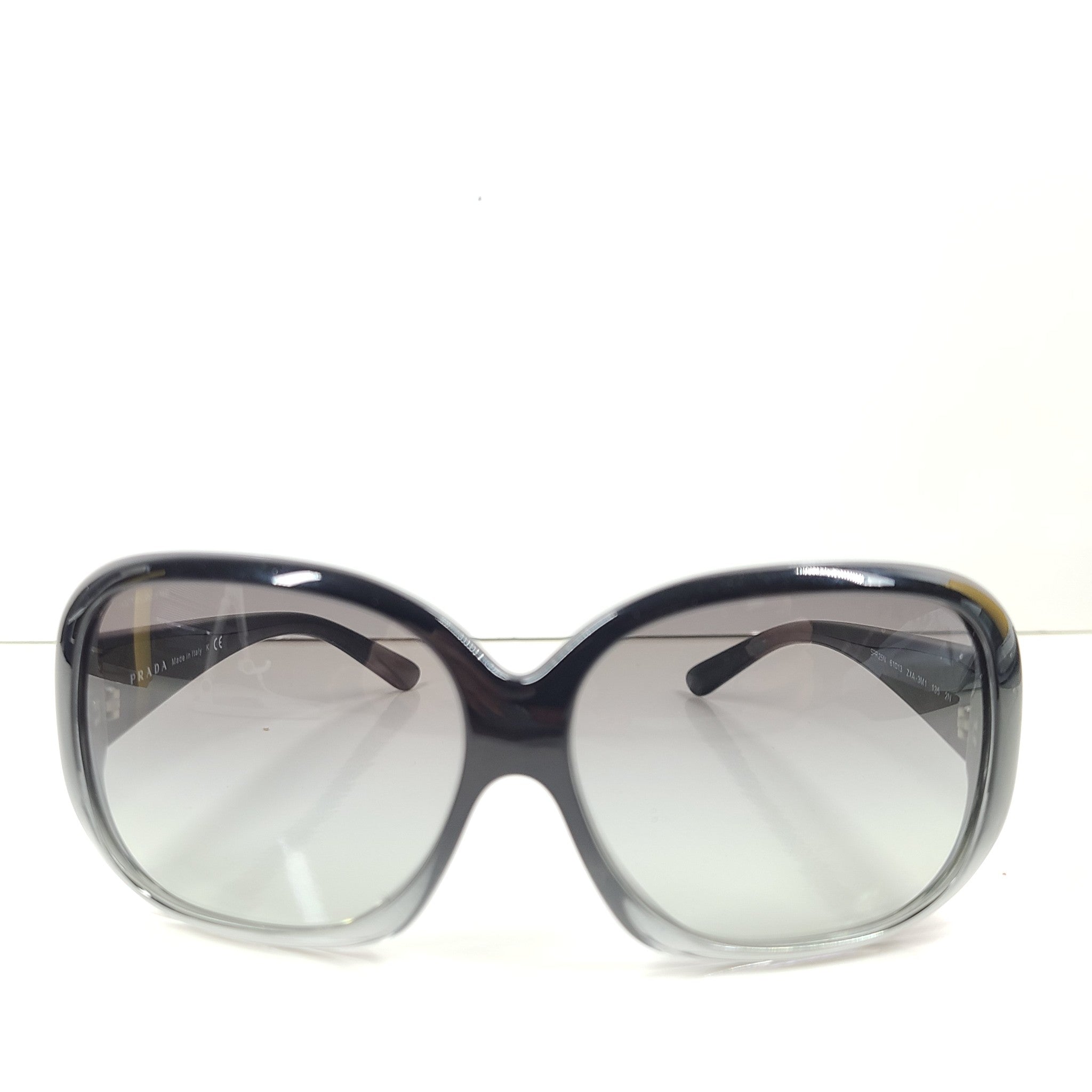 Prada Avorio SPR 25N Sunglasses 61-13 135 Black/Gray Gradient Gray Lens