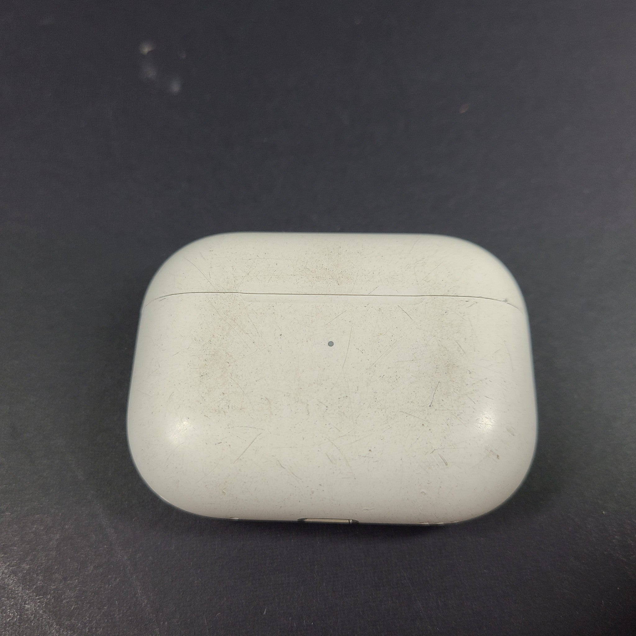 Apple AirPod Pro 2nd Generation MagSafe Replacement Charging Case A2700 SCUFFS