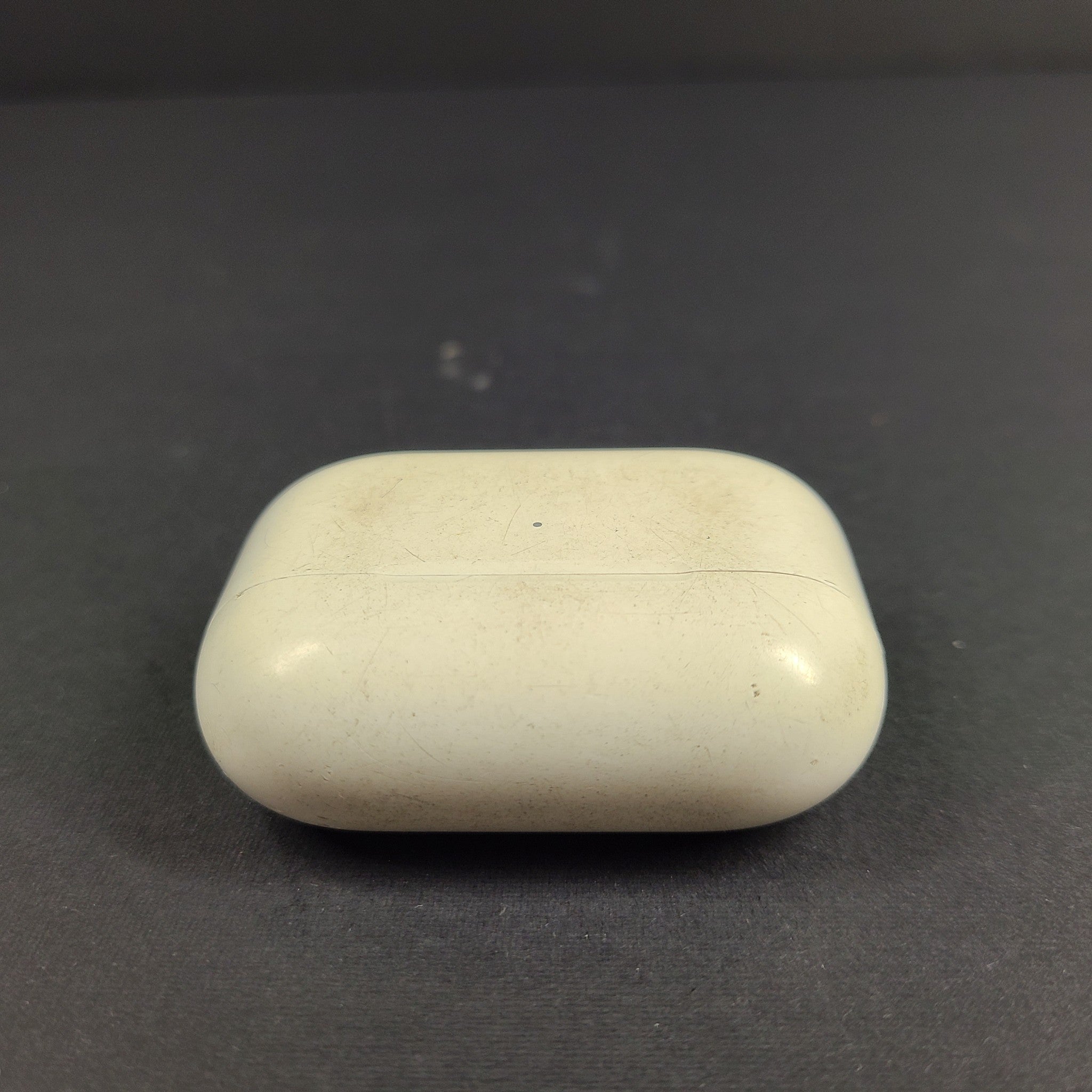 Apple AirPod Pro 2nd Generation MagSafe Replacement Charging Case A2700 SCUFFS
