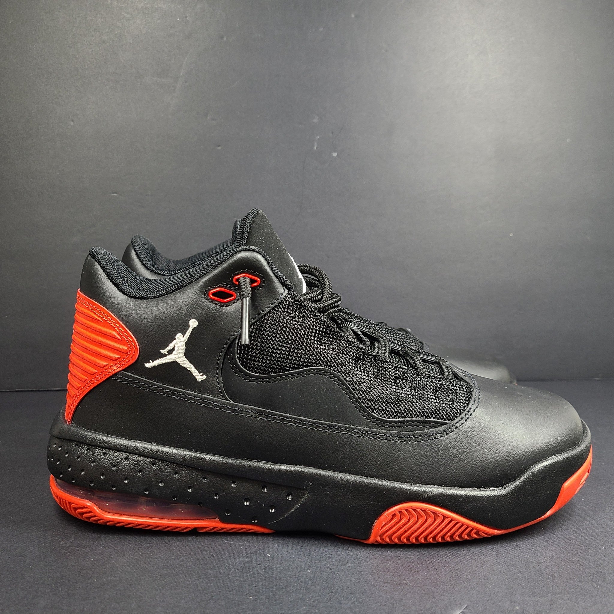 Nike Jordan Max Aura 'Black Gym Red' CN8094-060 Sneakers Cushioned Black Sz 6 Y