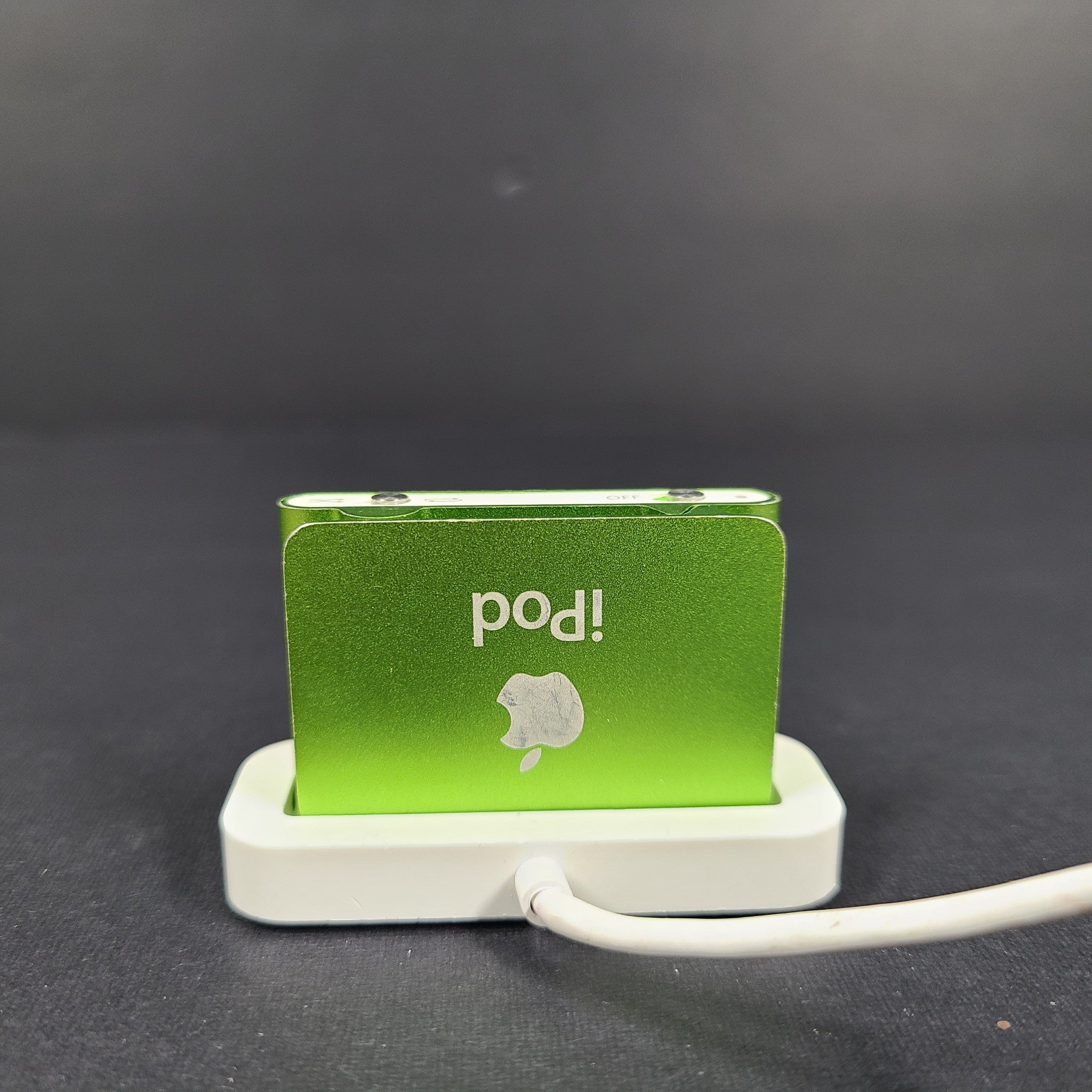 Apple iPod shuffle 2nd Generation (1 GB) MP3 Player - Green