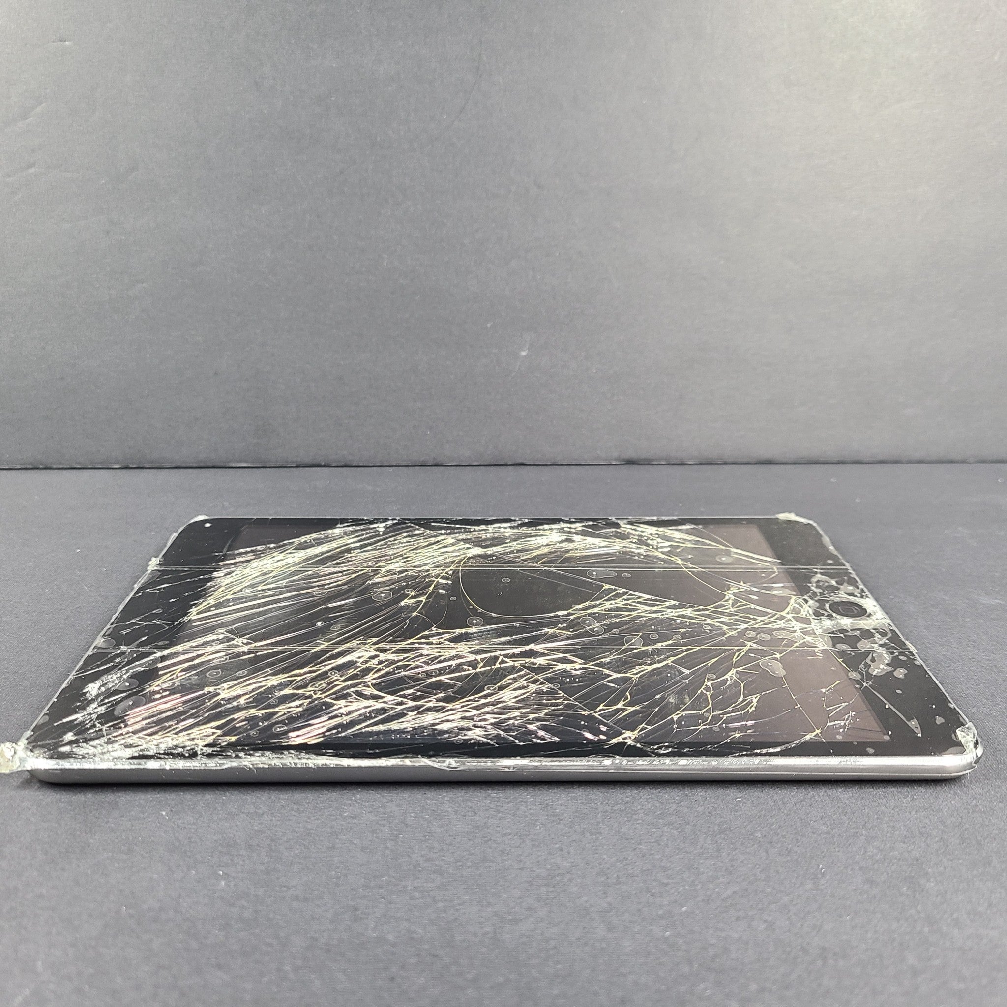 Apple iPad mini 2 2nd Gen. 32GB, Wi-Fi, 7.9in - A1489 - Space Gray - READ
