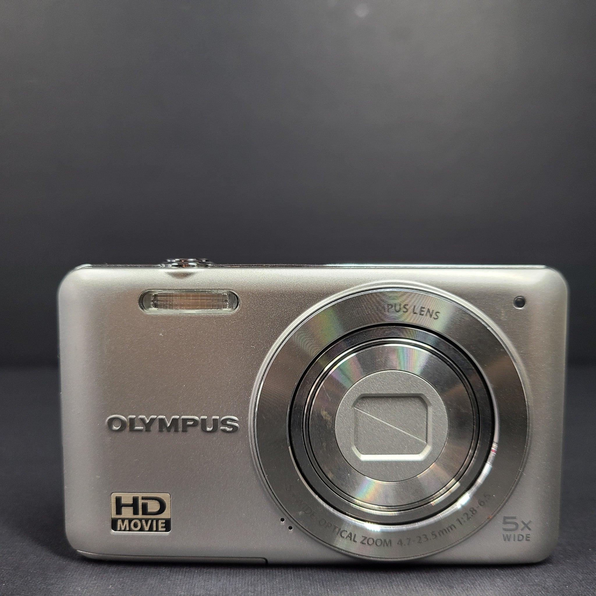 Olympus V Series VG-120 14.0MP Digital Camera Silver + 32GB No Charger