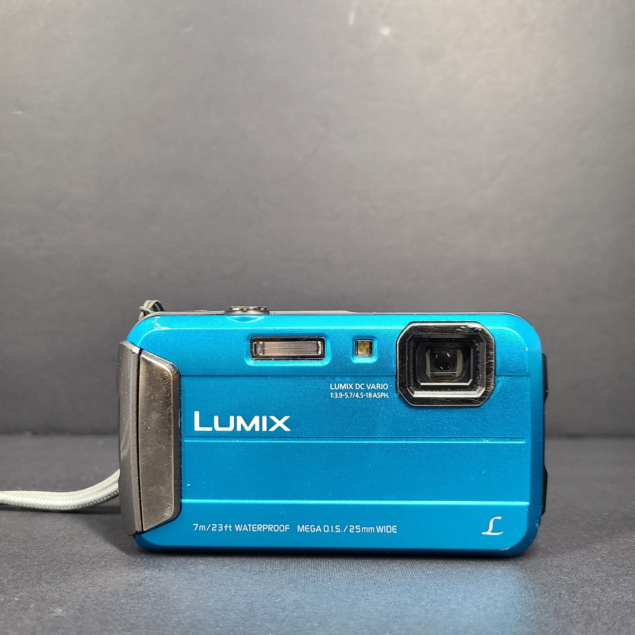PANASONIC LUMIX DMC-FT25 16.1 MP Waterproof Shockproof Digital Camera 32GB Case